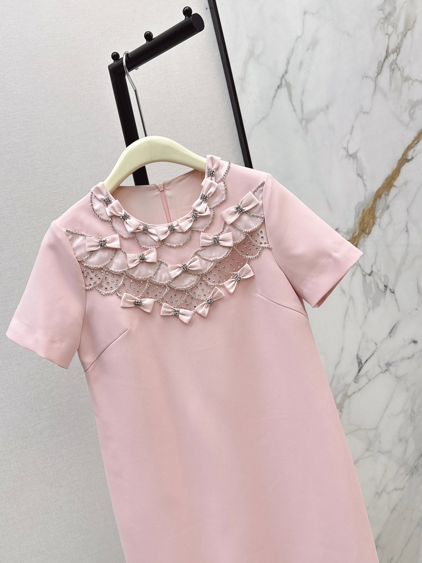 26ss Bow-embellished rhinestone dress