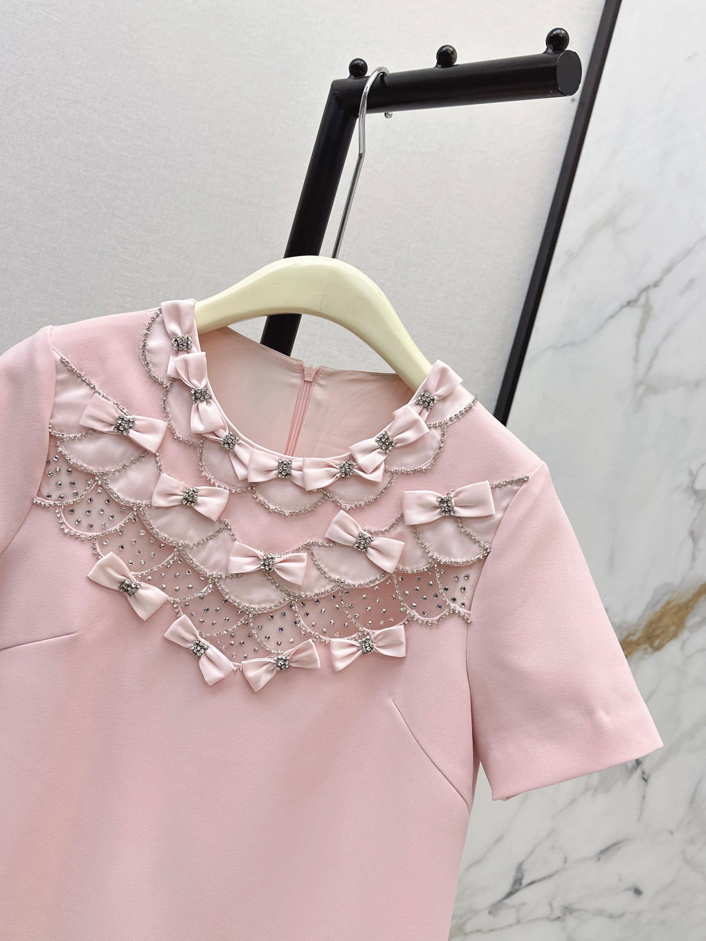 26ss Bow-embellished rhinestone dress