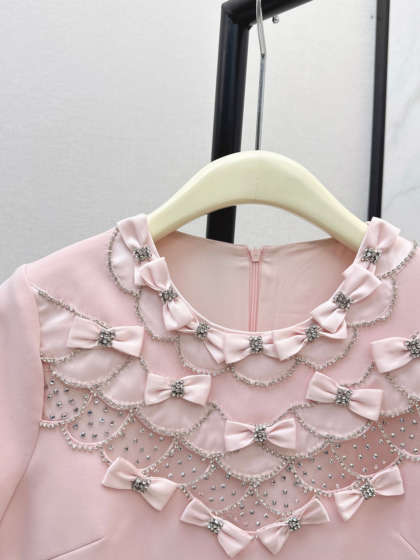 26ss Bow-embellished rhinestone dress