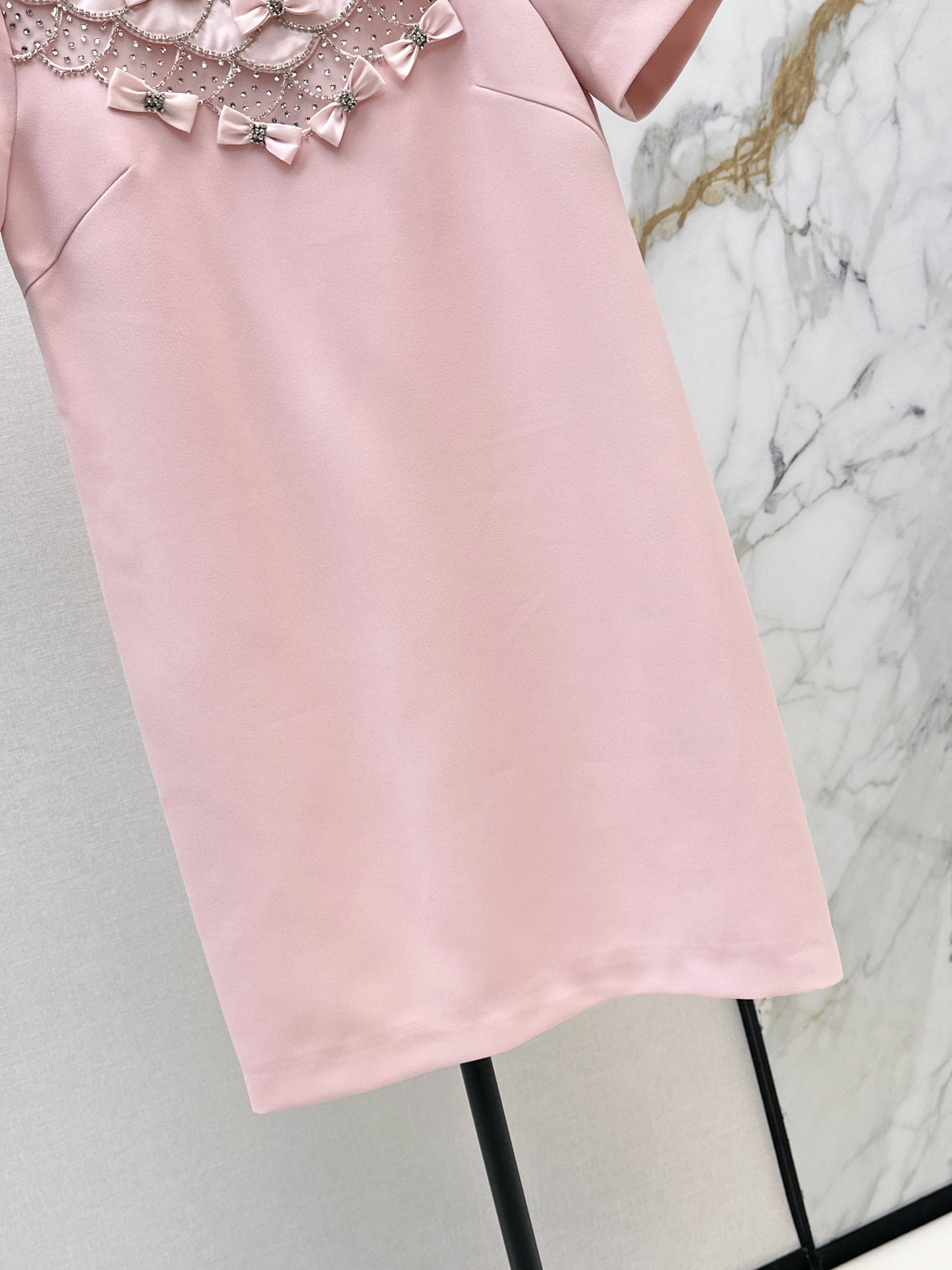 26ss Bow-embellished rhinestone dress