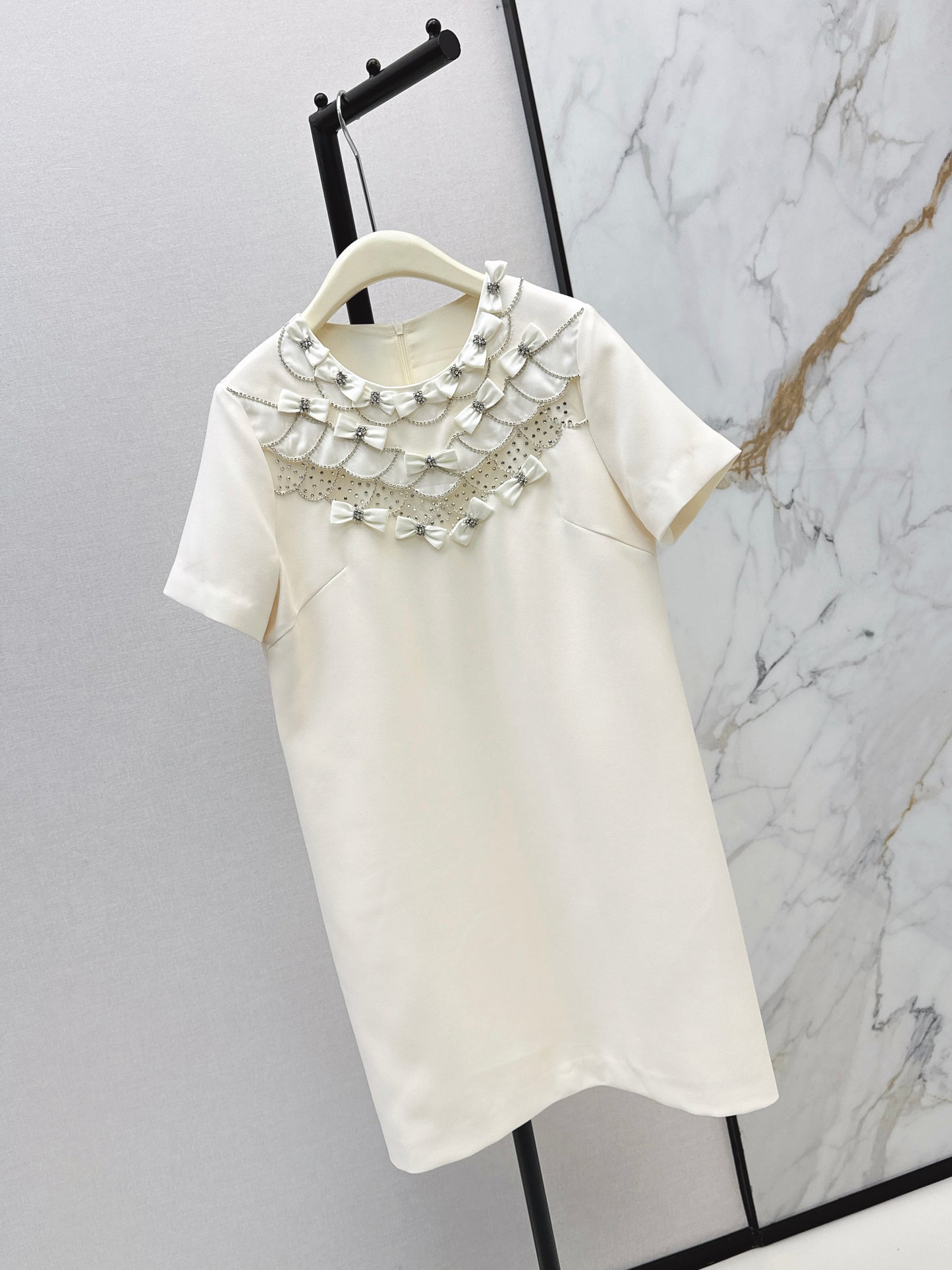 26ss Bow-embellished rhinestone dress