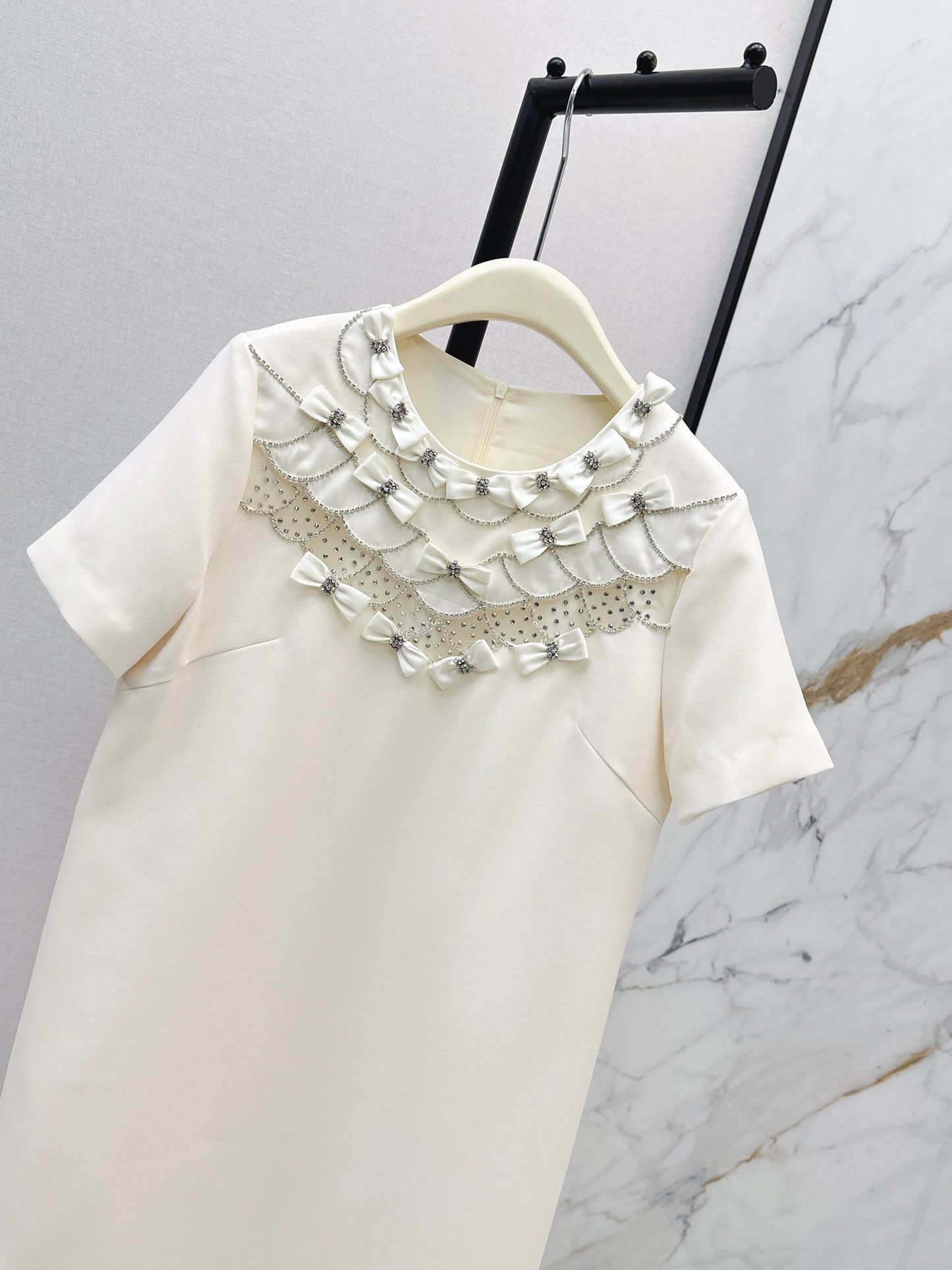26ss Bow-embellished rhinestone dress