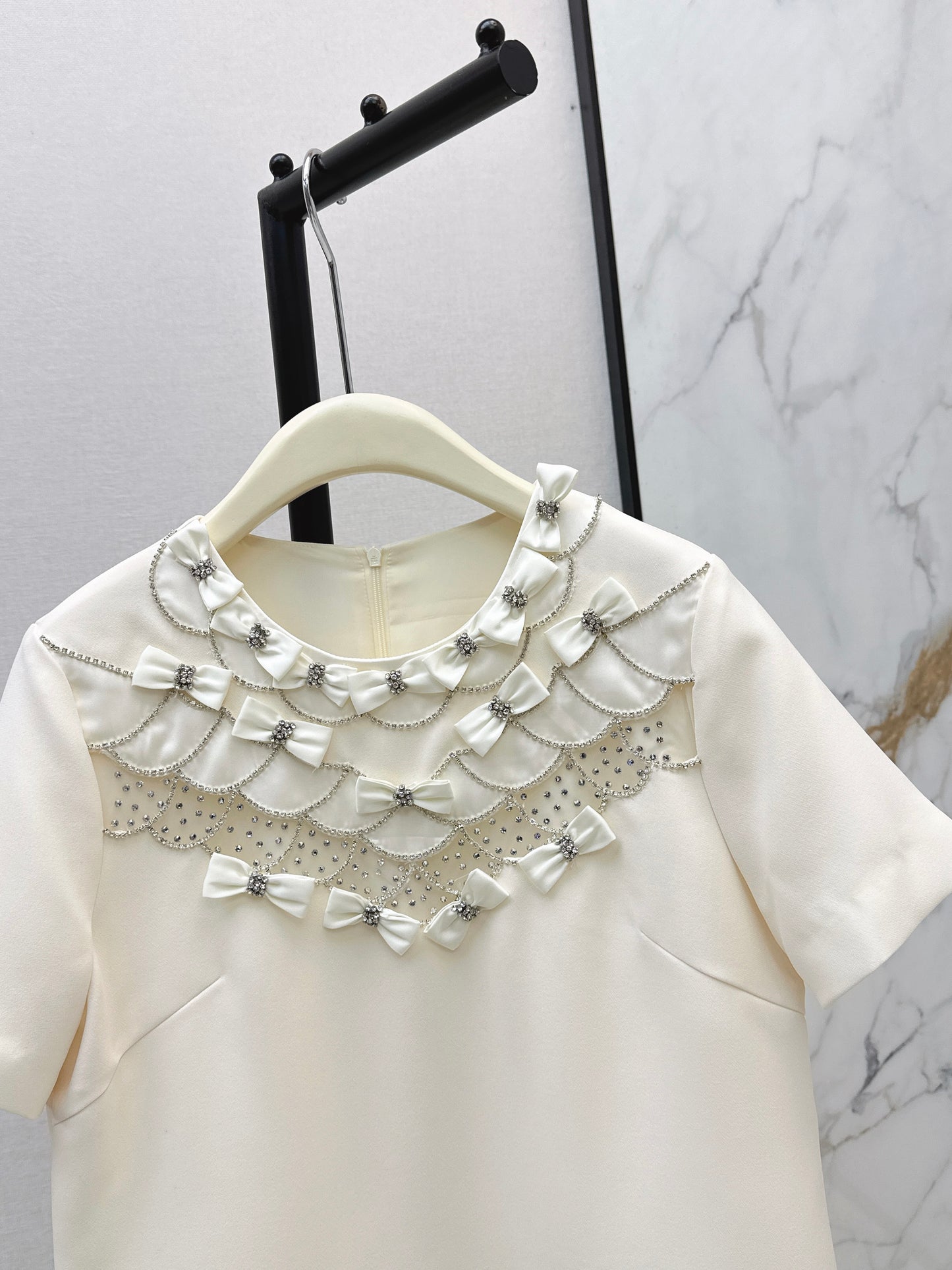 26ss Bow-embellished rhinestone dress