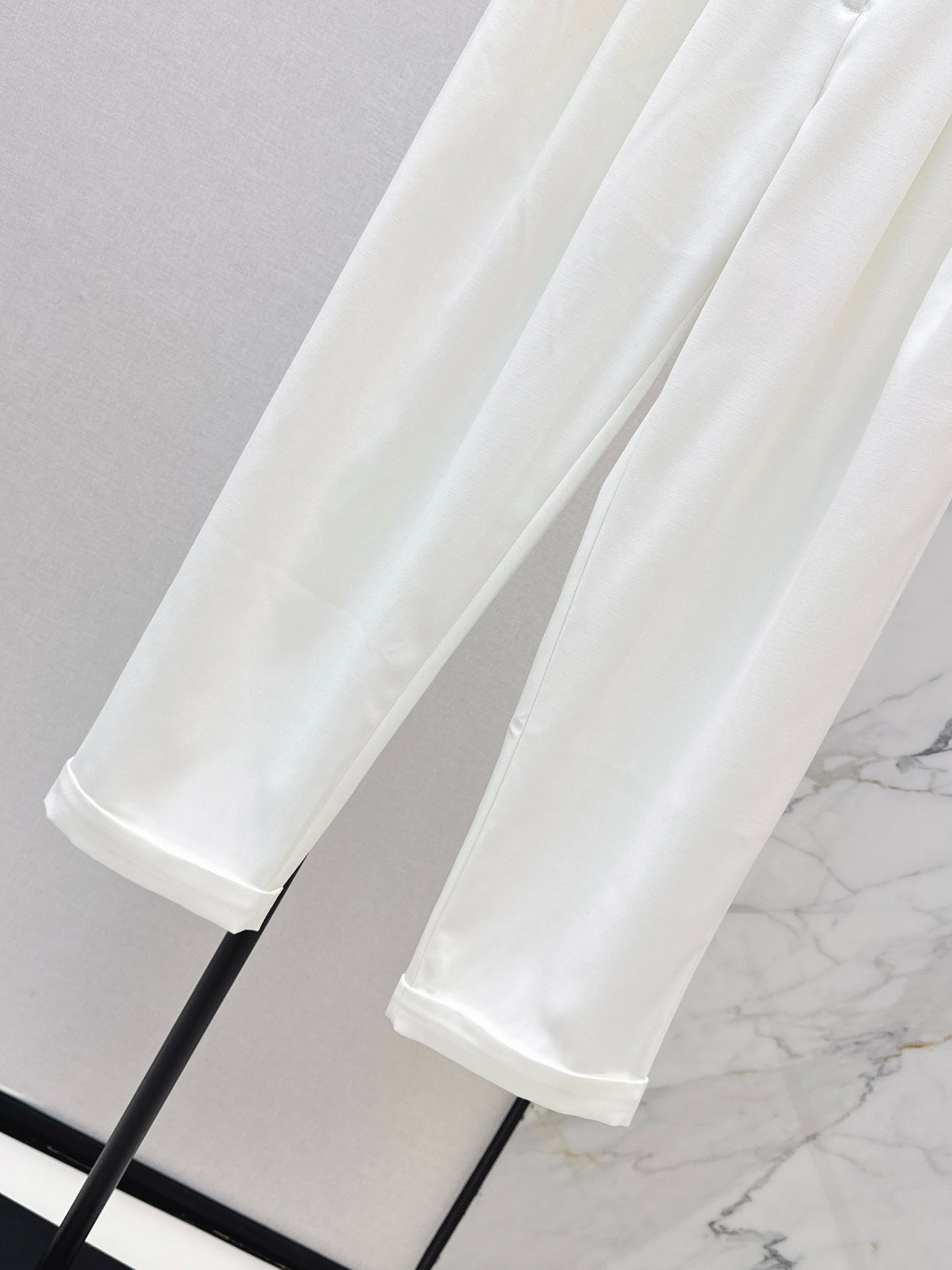 26ss White trousers