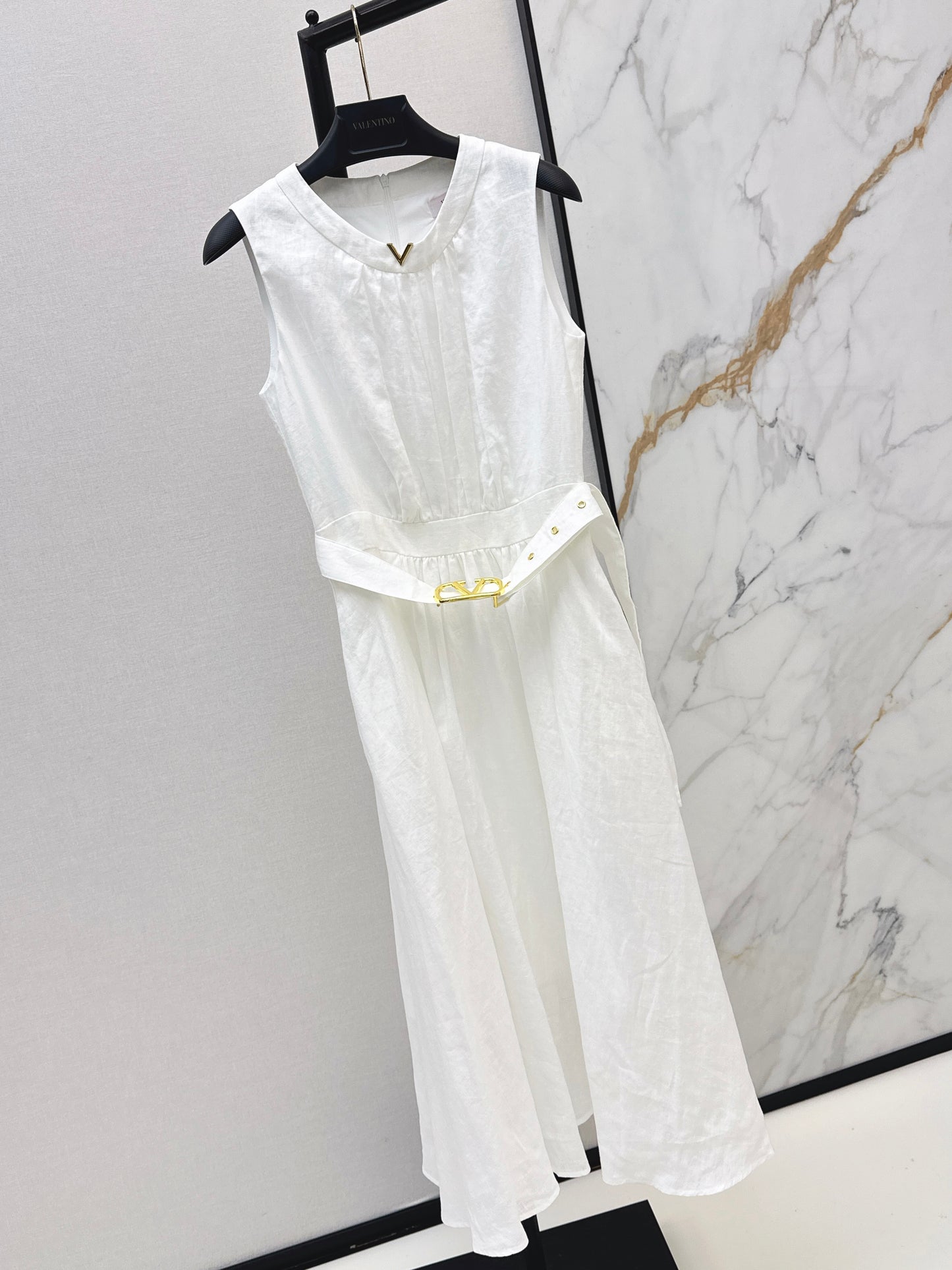26ss V-shaped dress with metal belt