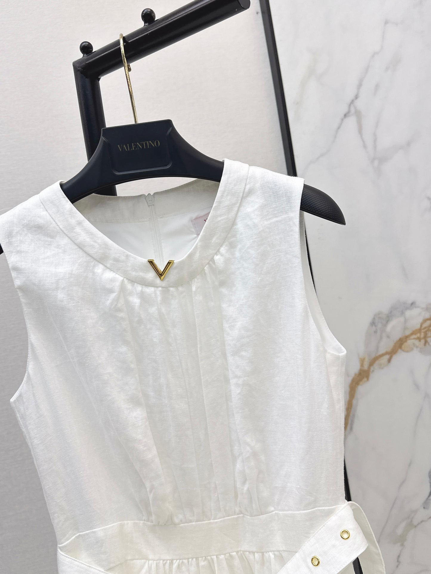 26ss V-shaped dress with metal belt