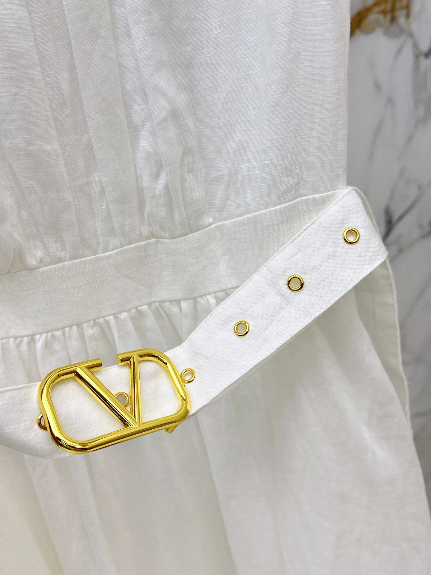 26ss V-shaped dress with metal belt