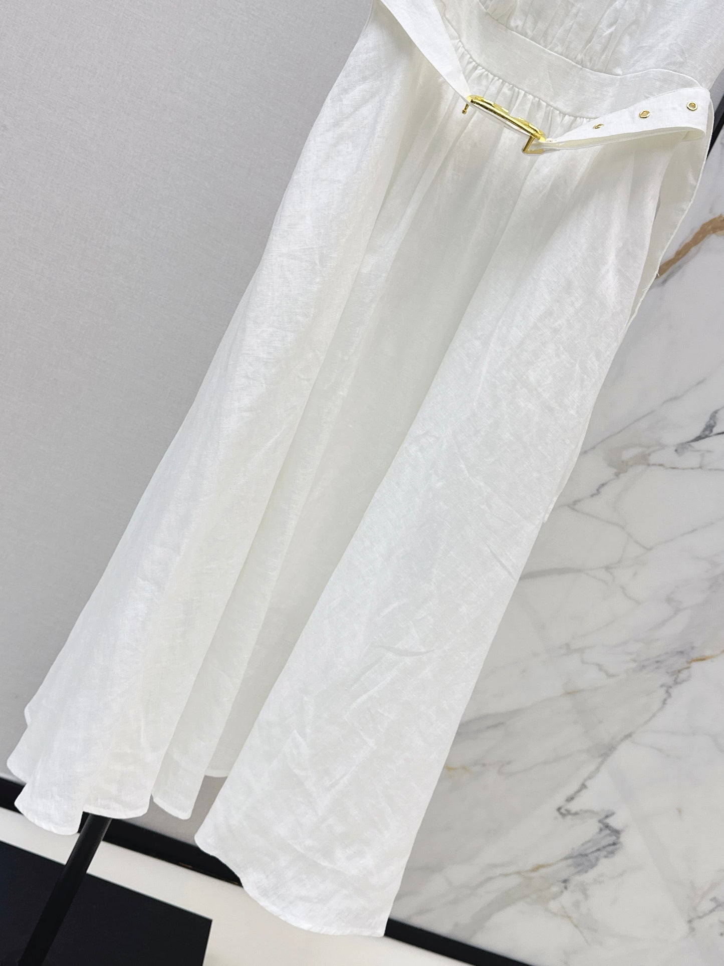26ss V-shaped dress with metal belt