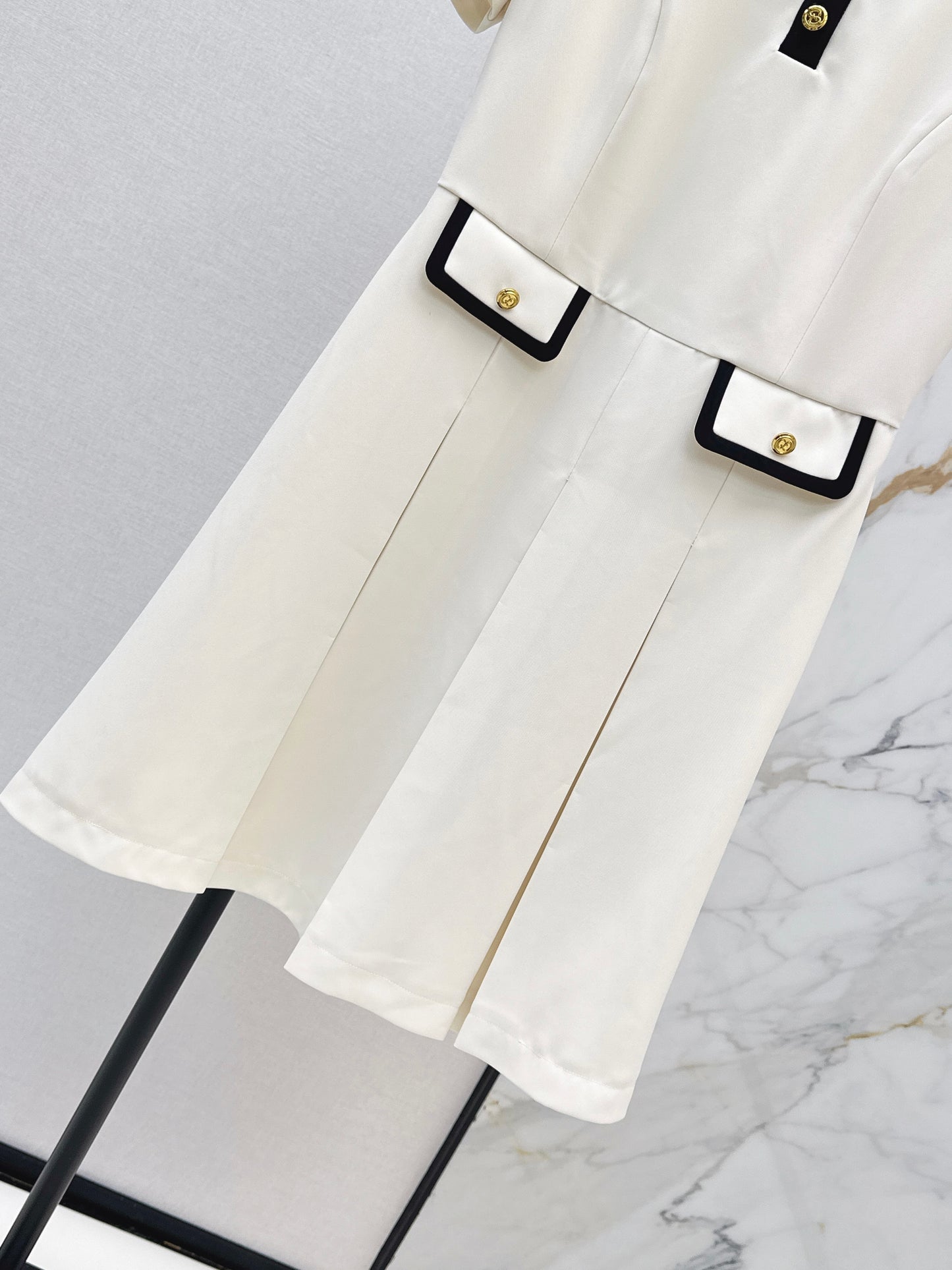 26ss Color-blocked trim dress