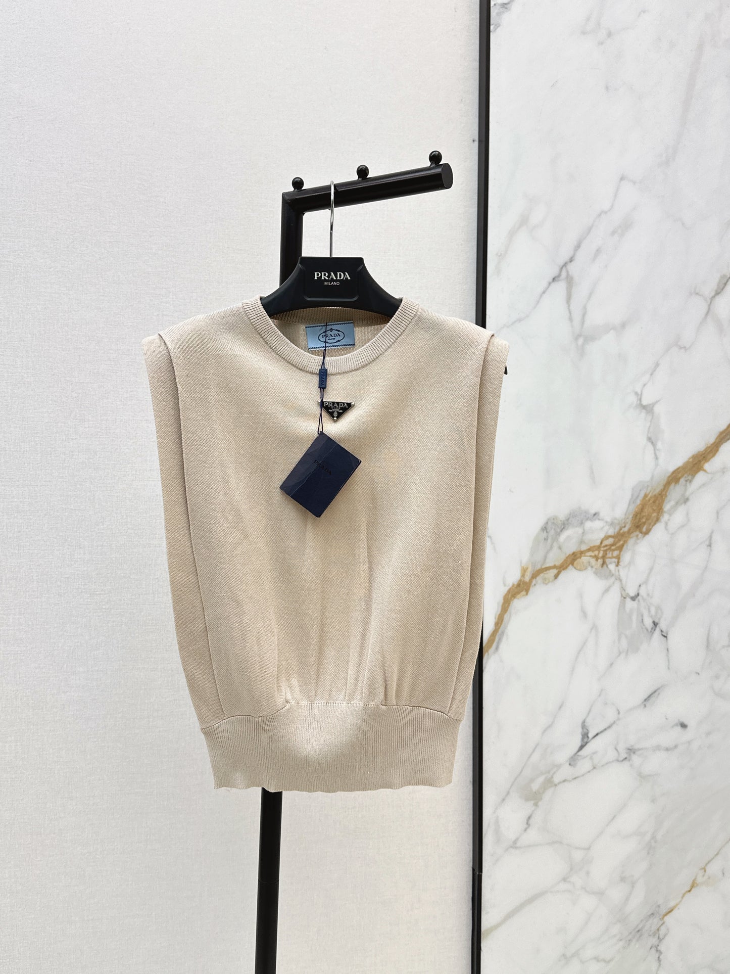 26ss Triangle logo embellished vest