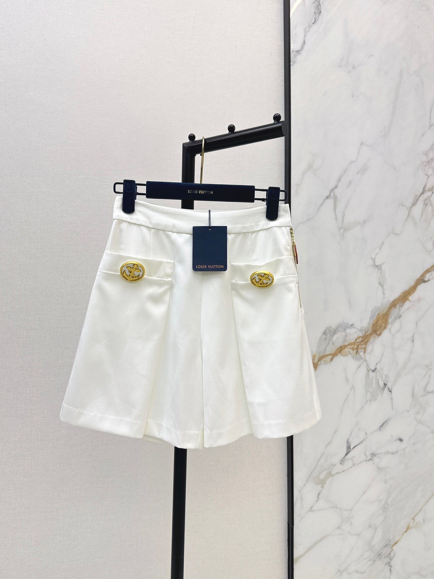 26ss GWide-leg shorts with gold buckle embellishments