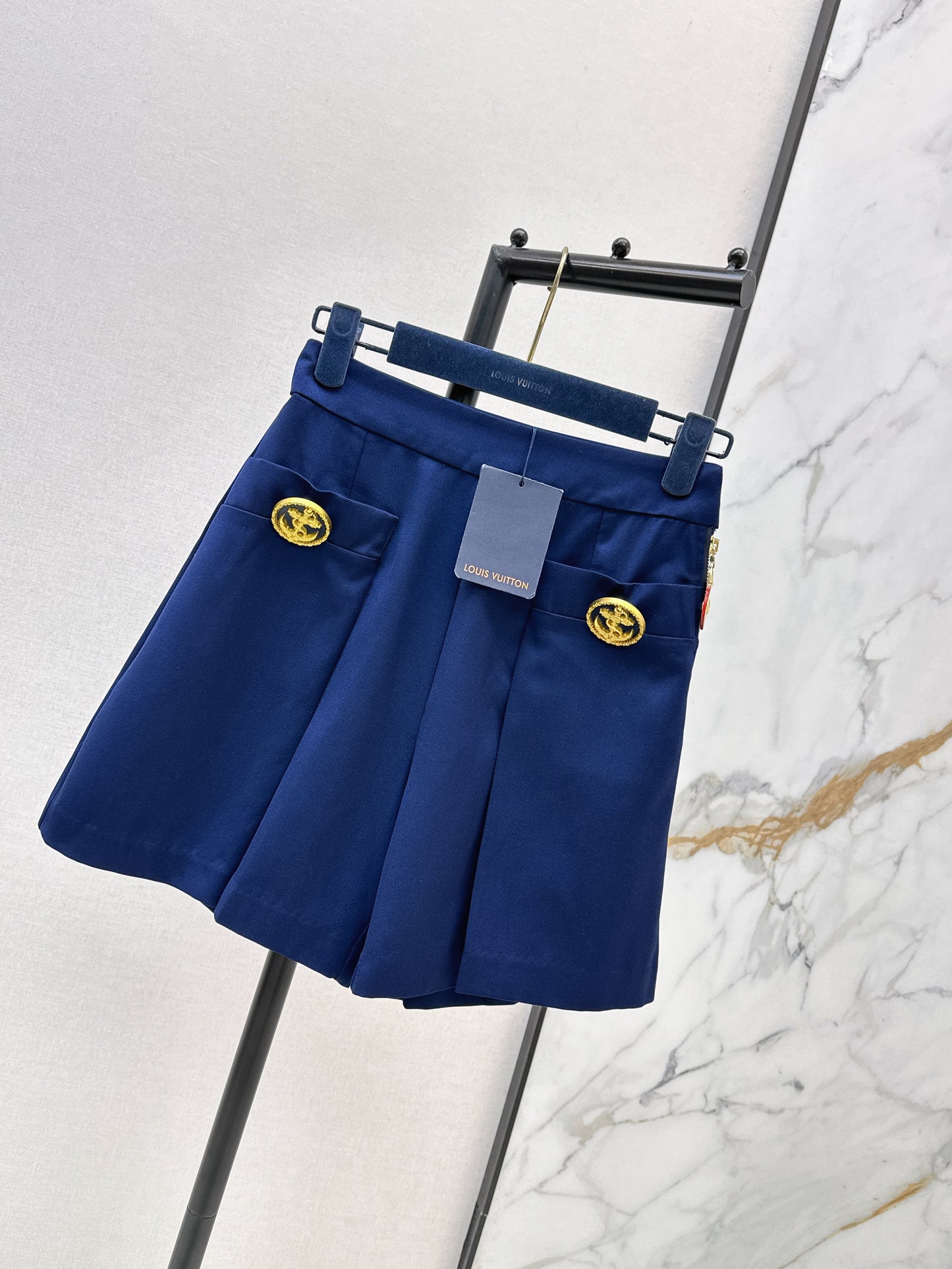 26ss GWide-leg shorts with gold buckle embellishments