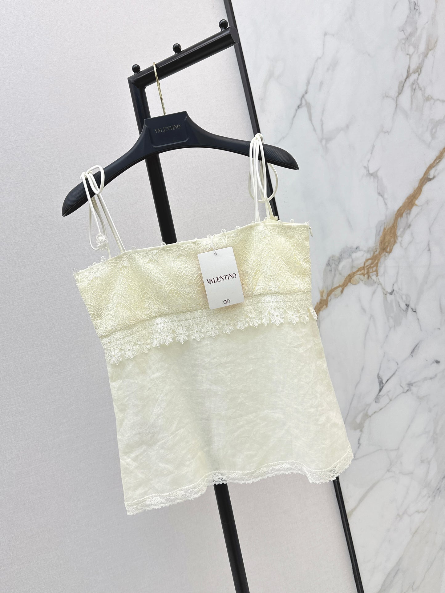 26ss Lace-trimmed tie-up vest