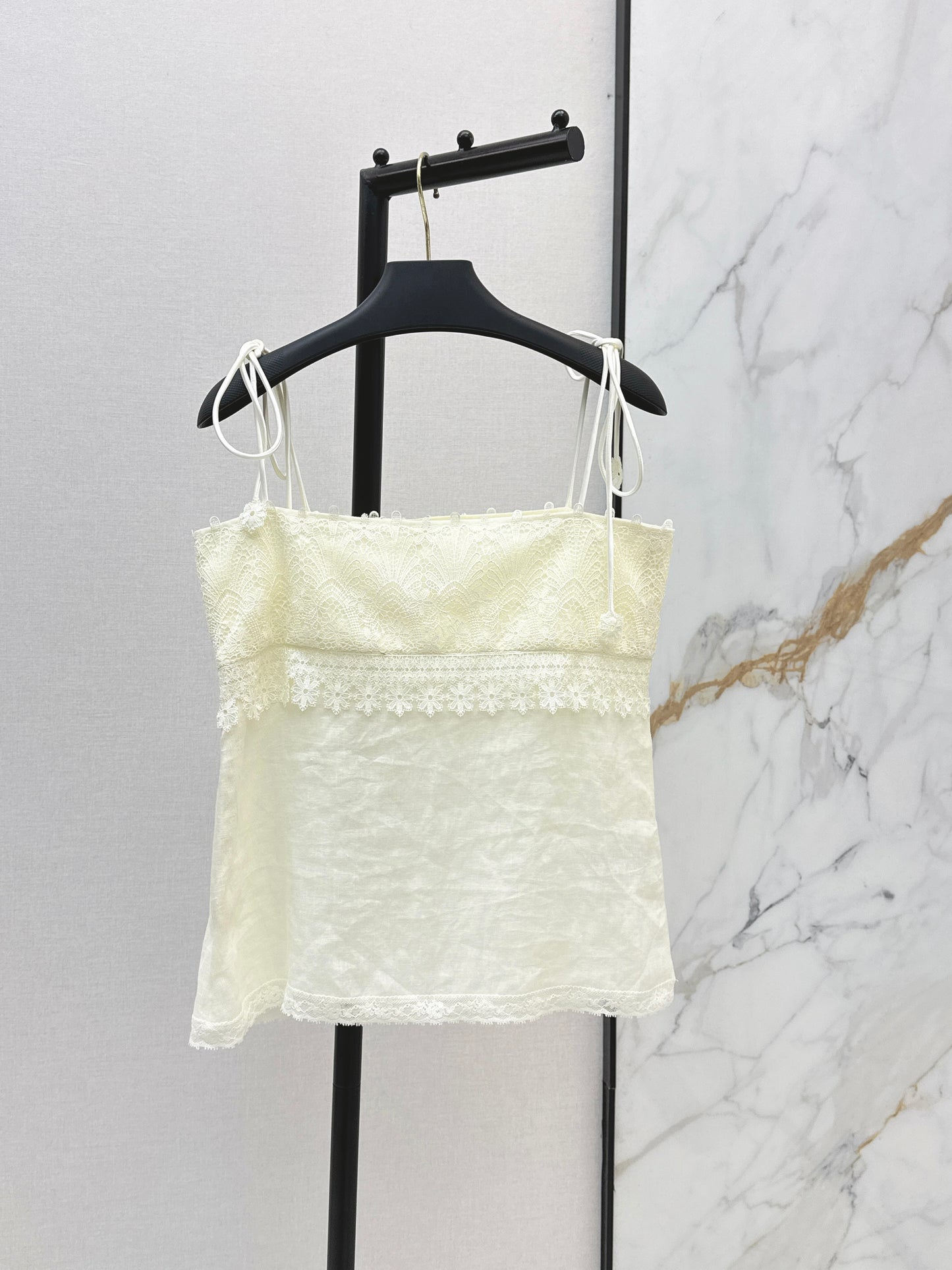 26ss Lace-trimmed tie-up vest