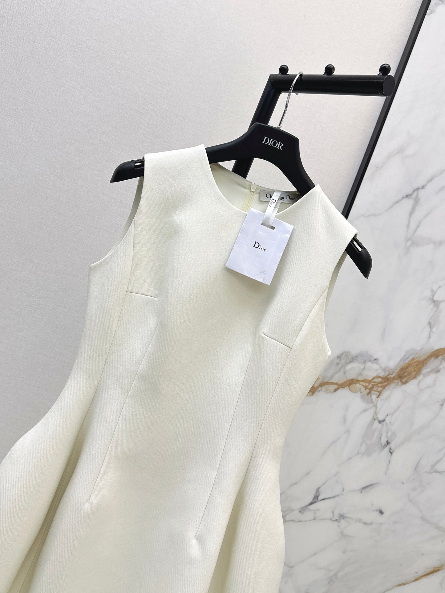 26ss Solid Color Waist-Cinching Dress