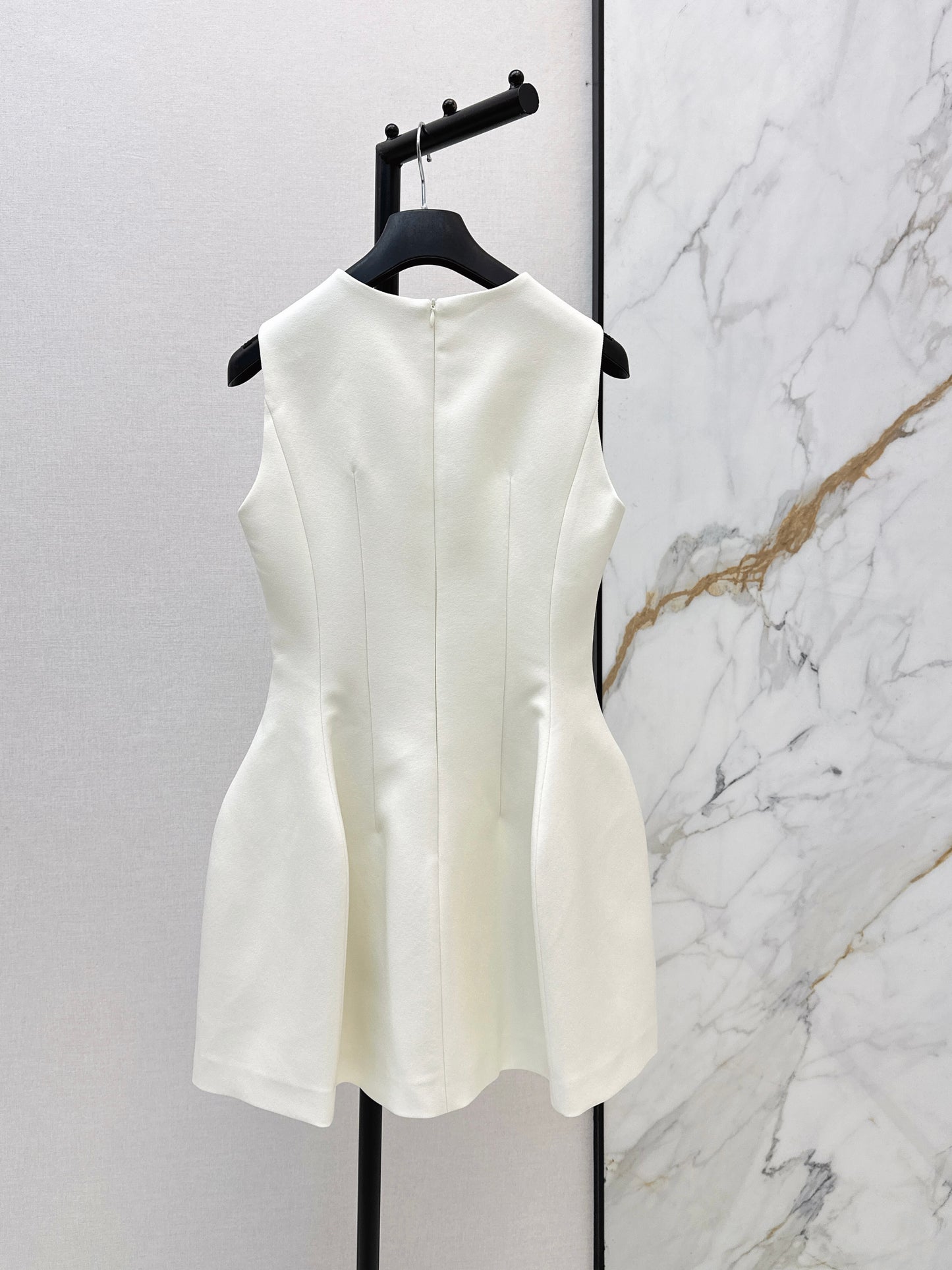 26ss Solid Color Waist-Cinching Dress