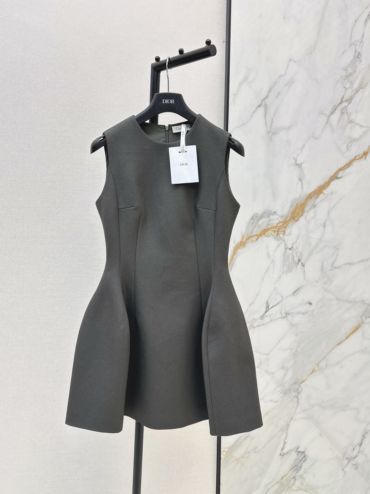 26ss Solid Color Waist-Cinching Dress