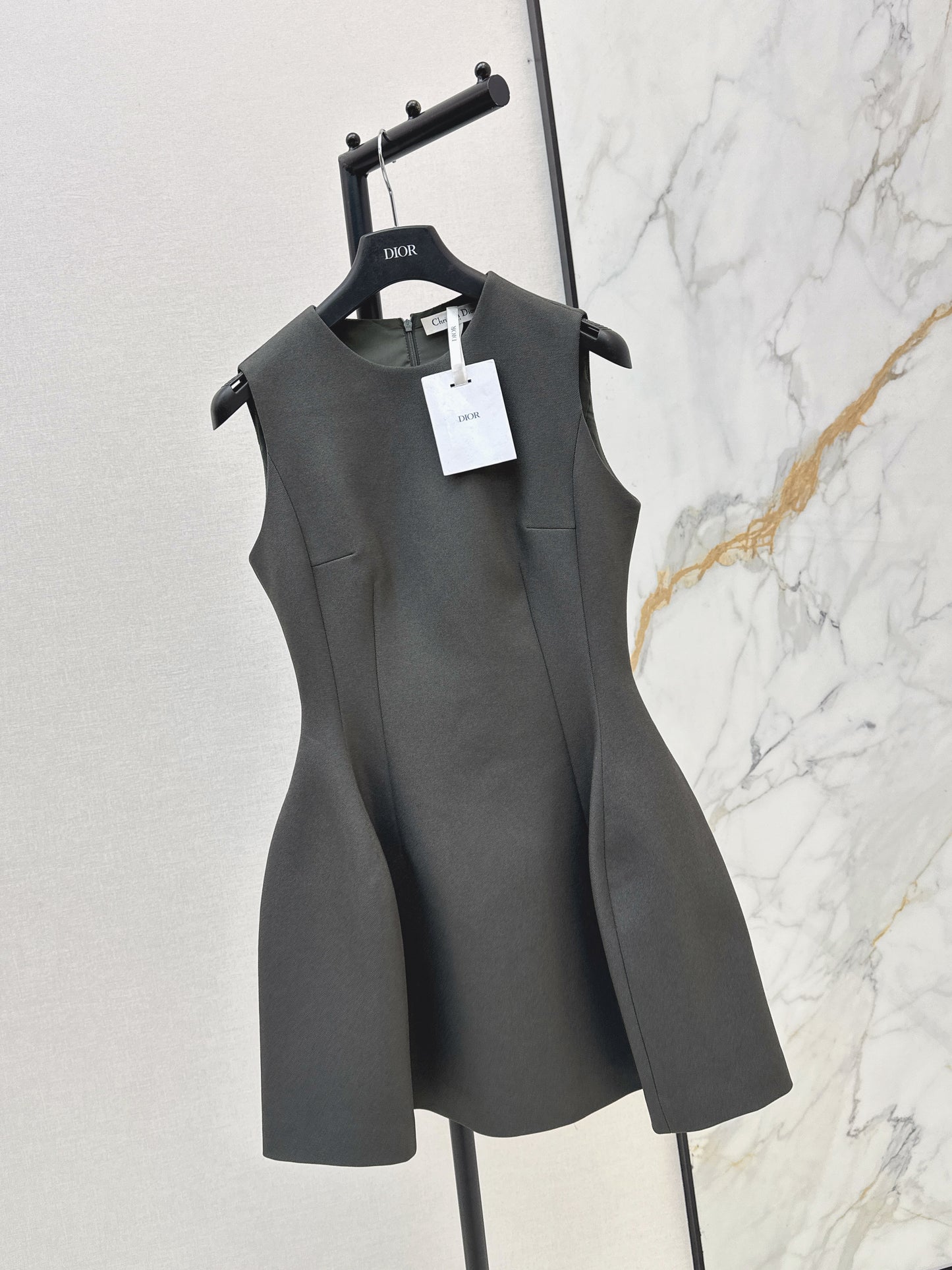 26ss Solid Color Waist-Cinching Dress
