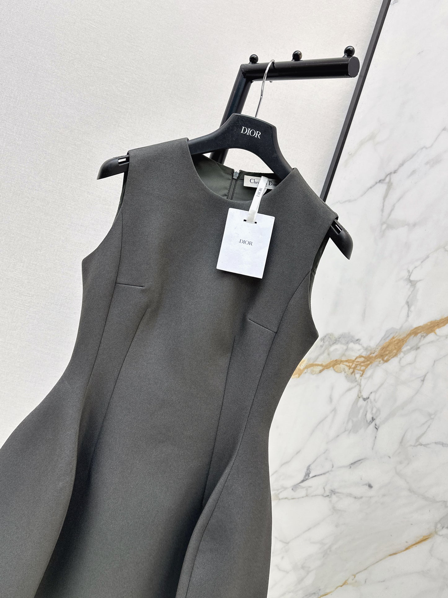 26ss Solid Color Waist-Cinching Dress