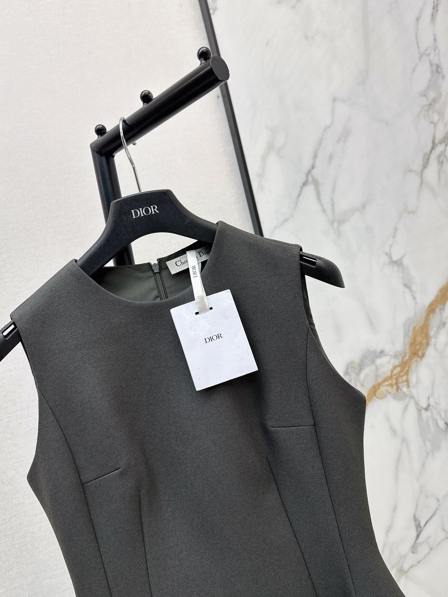 26ss Solid Color Waist-Cinching Dress