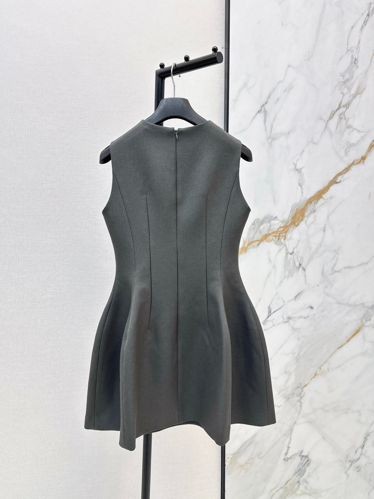 26ss Solid Color Waist-Cinching Dress