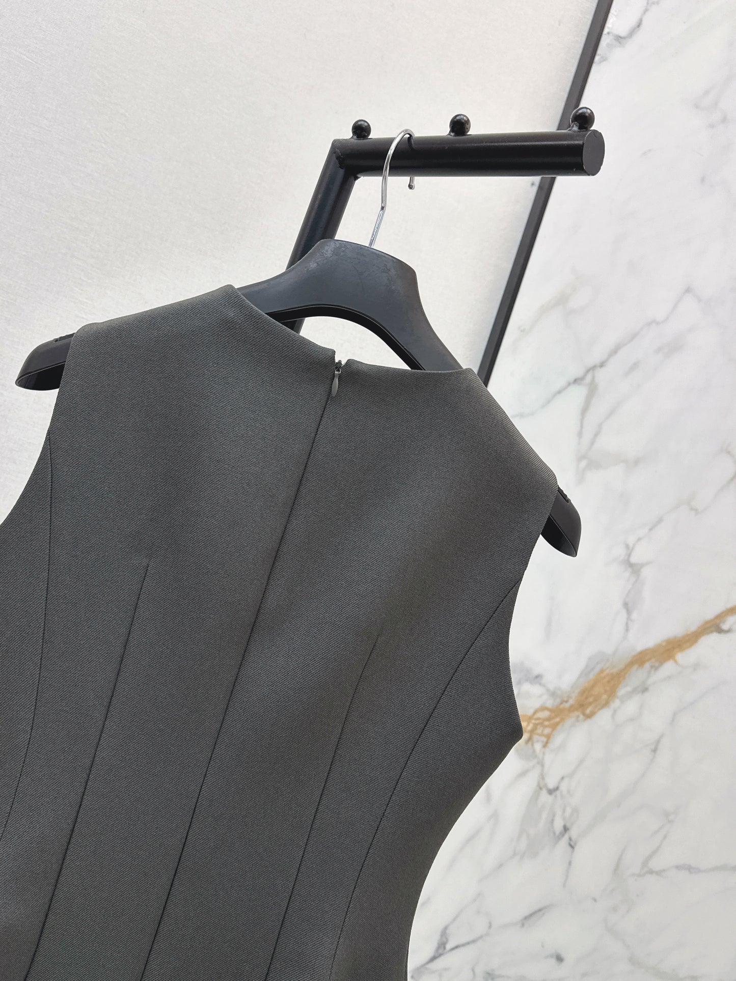 26ss Solid Color Waist-Cinching Dress