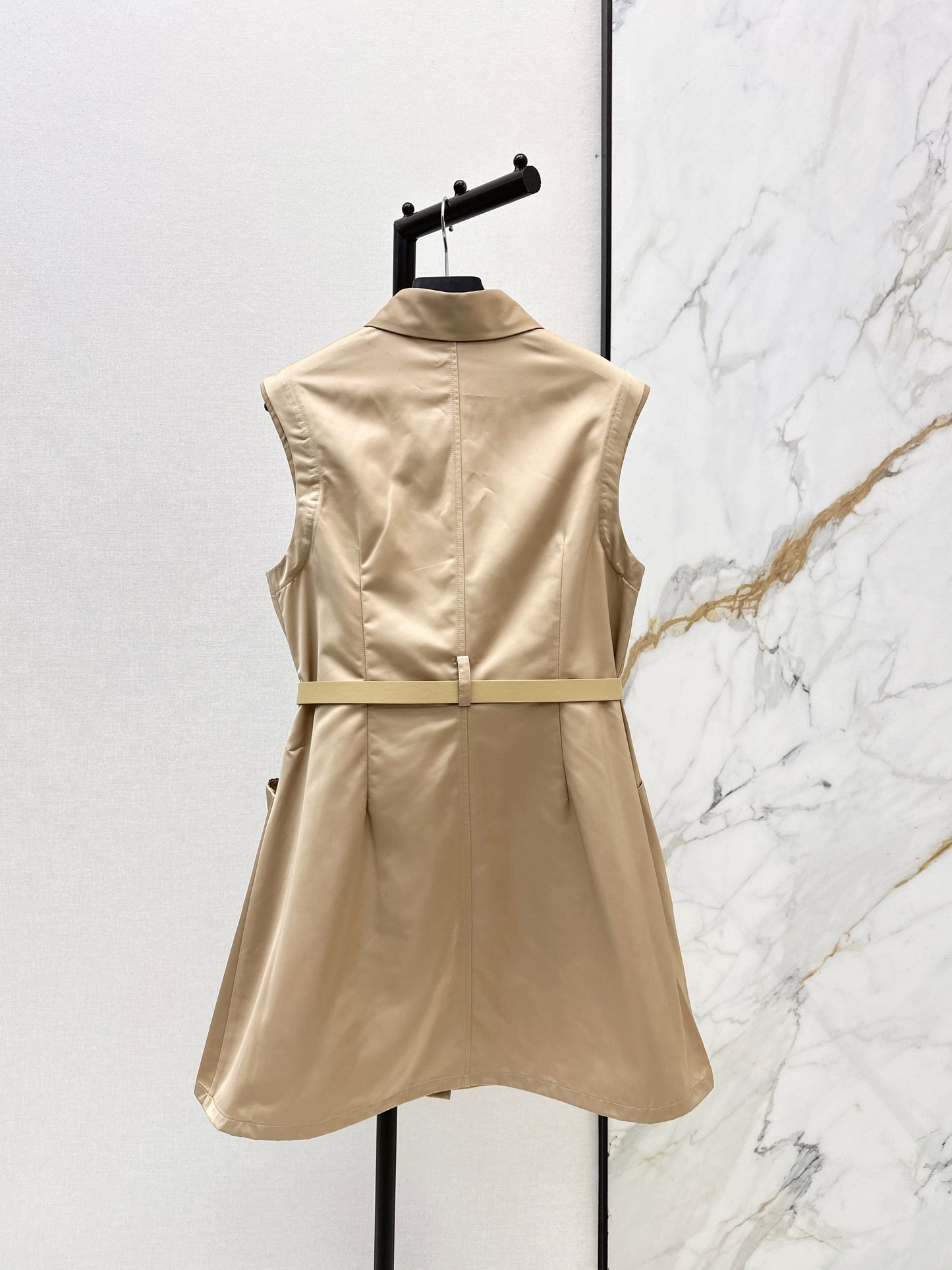 26ss Triangle Flag Decorated Lapel Dress