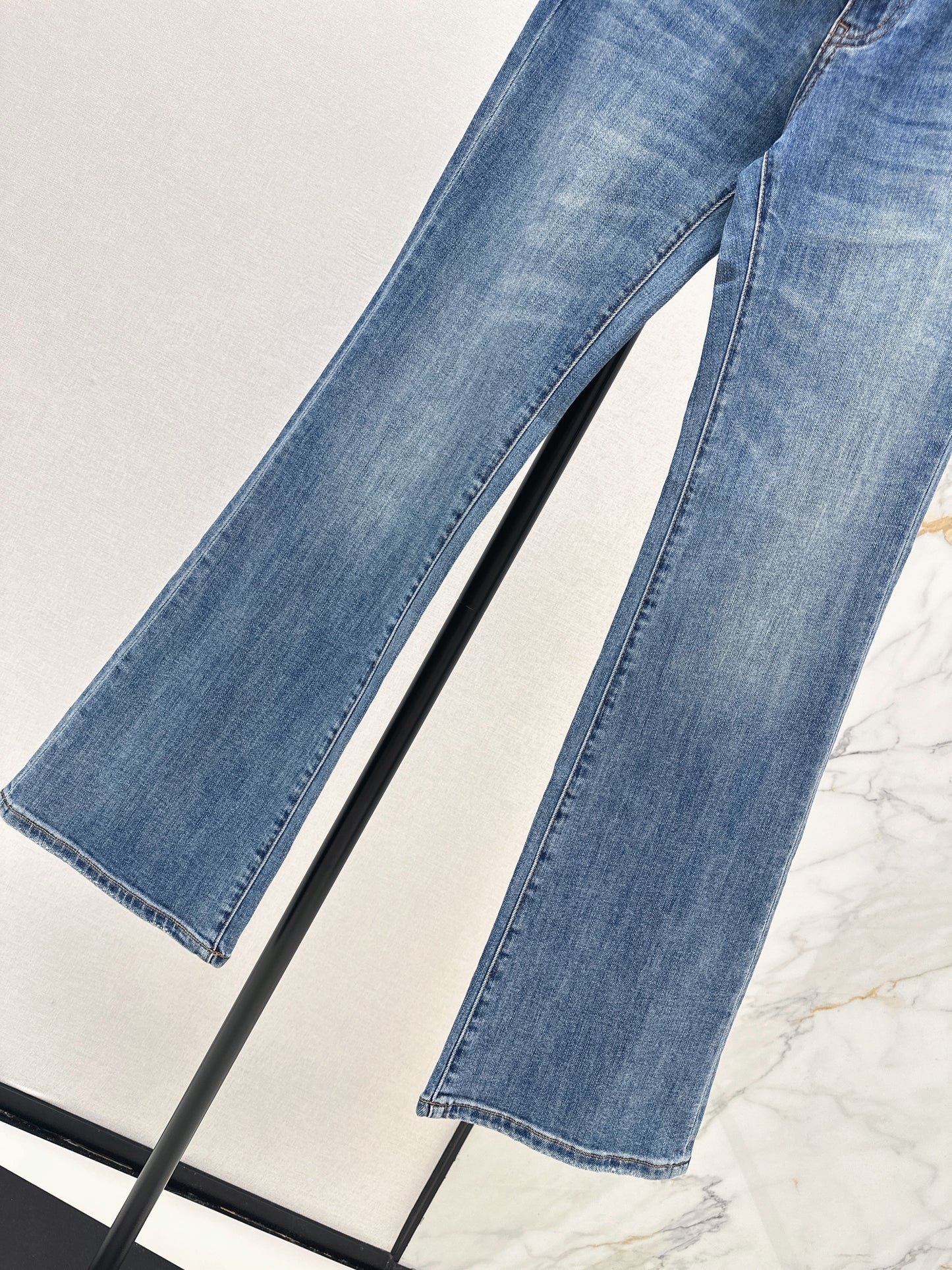 26ss Slim-fit flared jeans