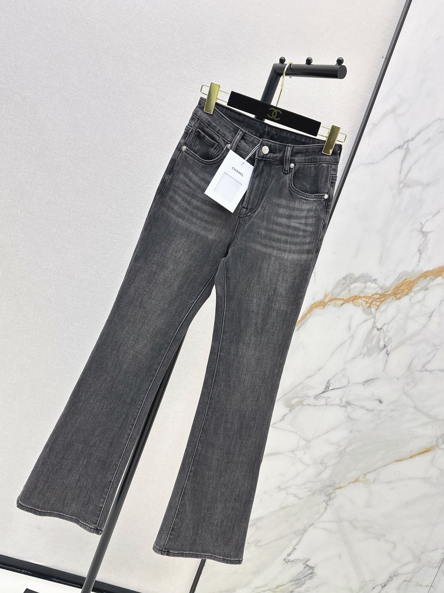 26ss Slim-fit flared jeans
