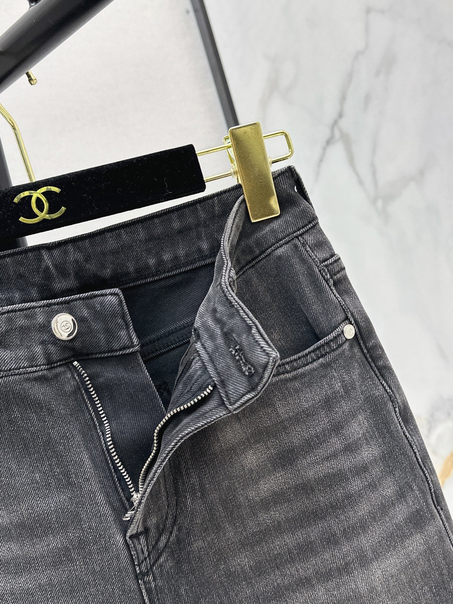 26ss Slim-fit flared jeans