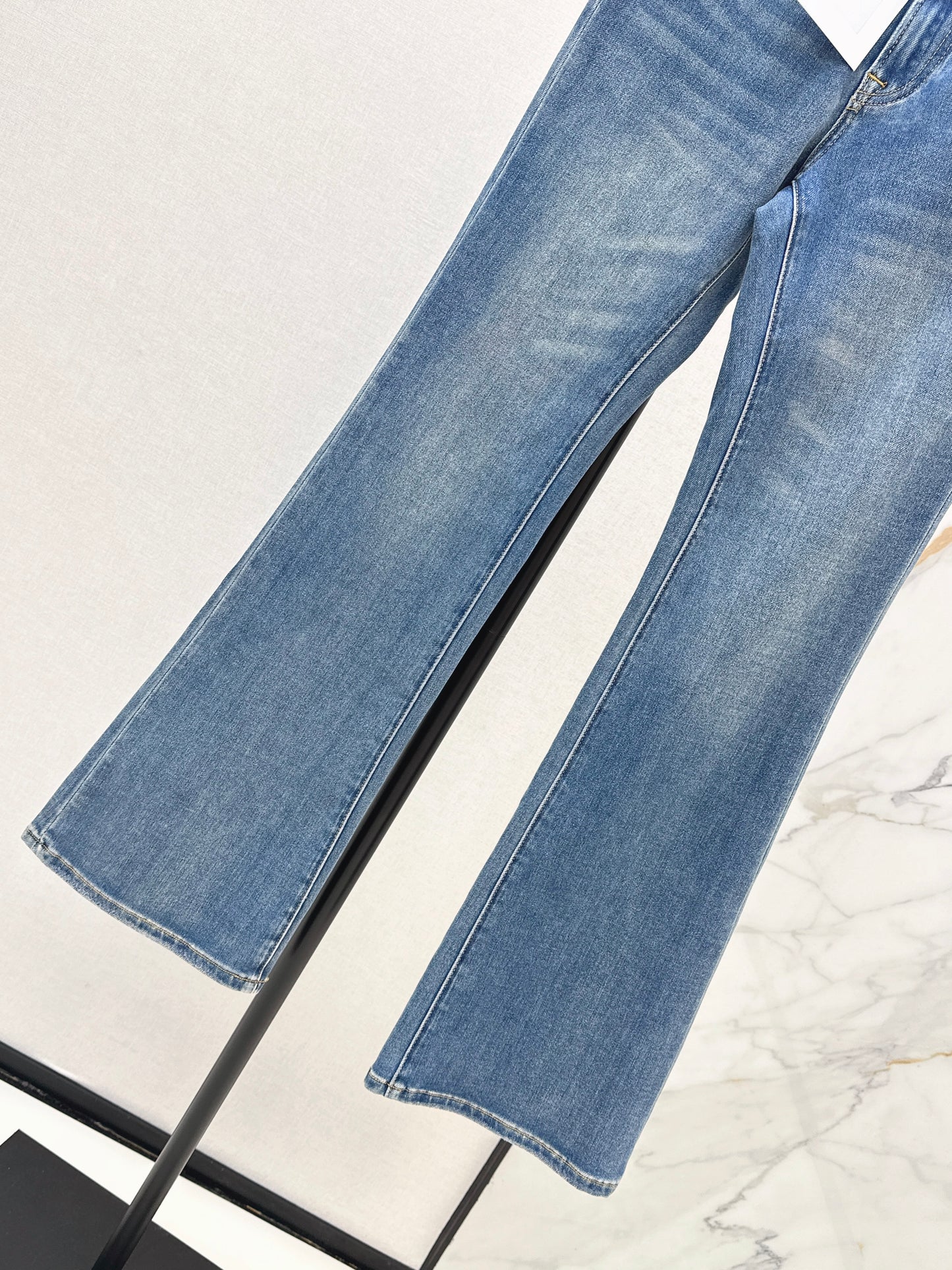 26ss Slim-fit flared jeans