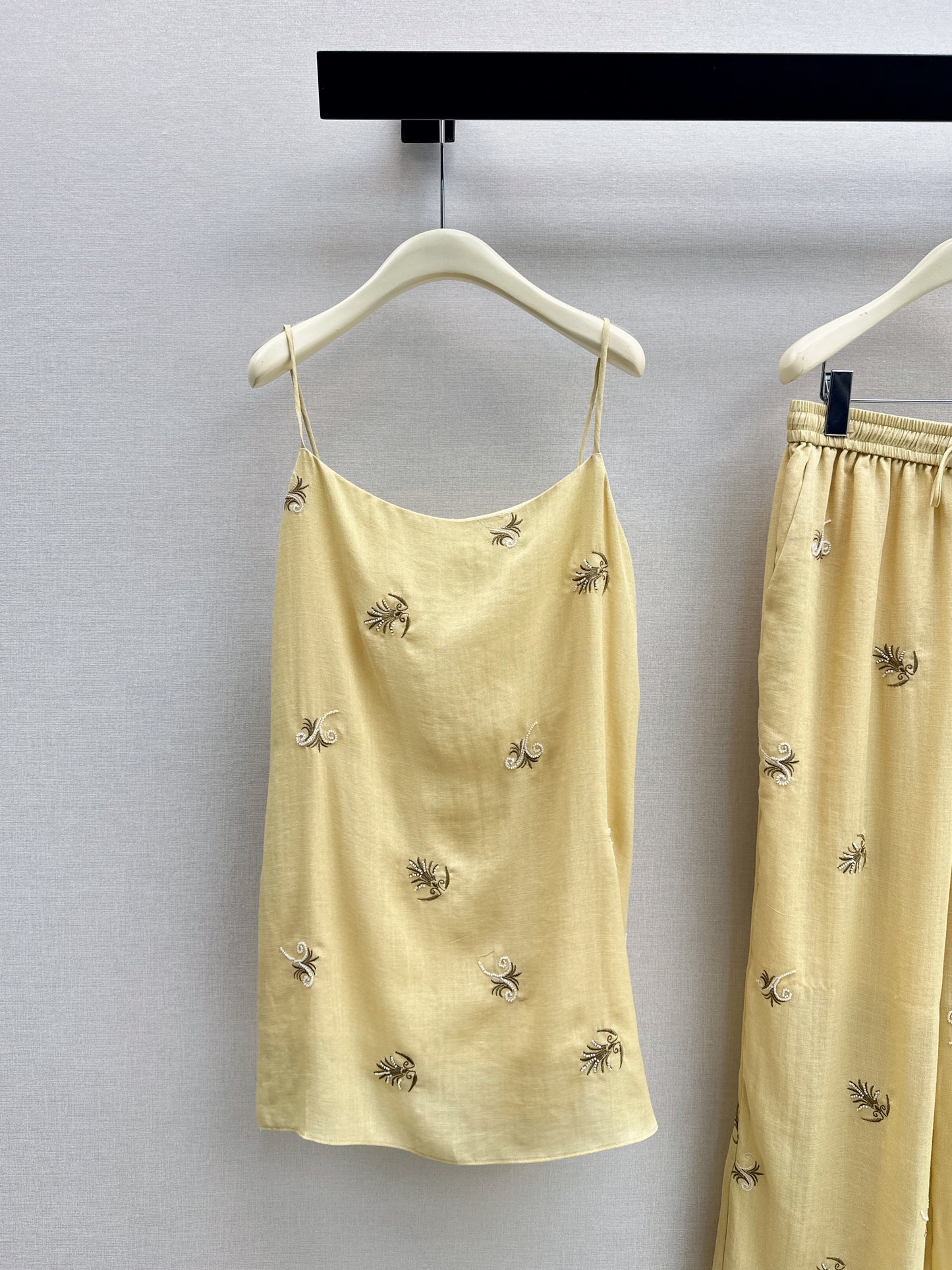 26ss Shallow V-neck Camisole / Straight-leg Wide Pants
