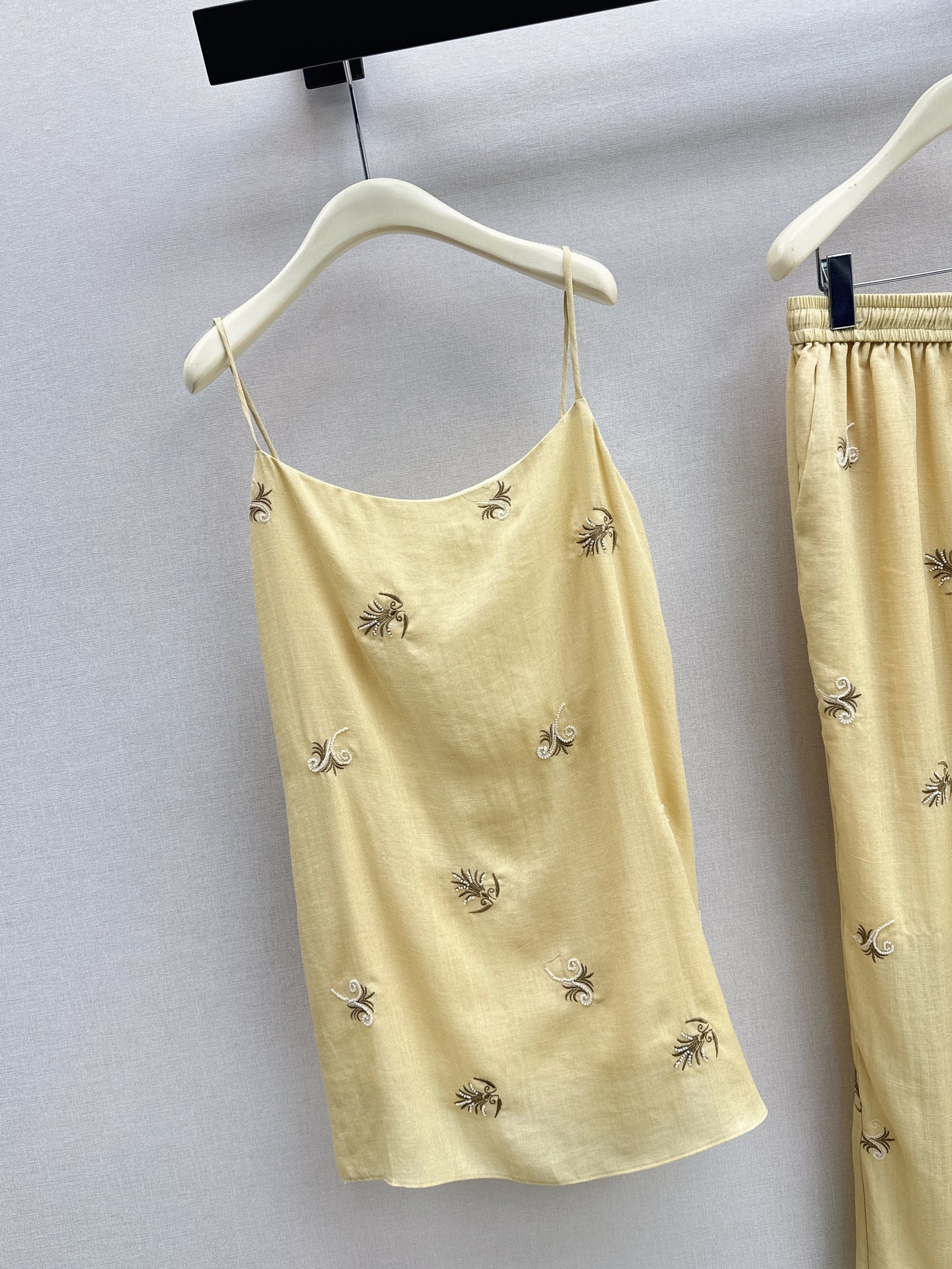 26ss Shallow V-neck Camisole / Straight-leg Wide Pants