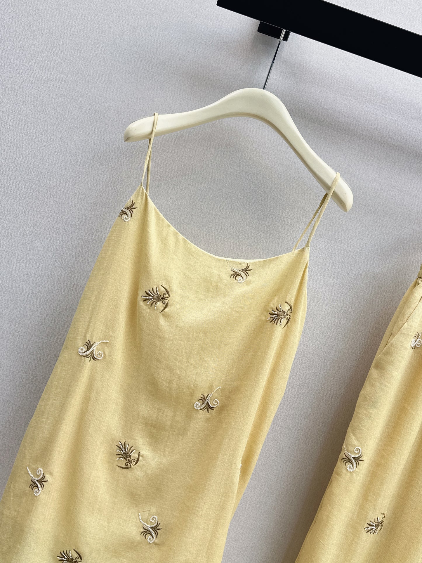 26ss Shallow V-neck Camisole / Straight-leg Wide Pants