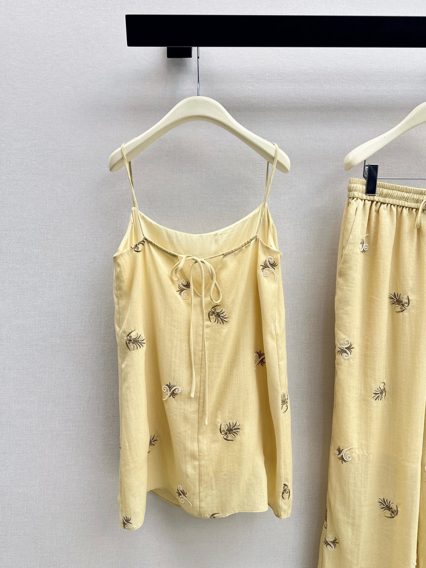 26ss Shallow V-neck Camisole / Straight-leg Wide Pants