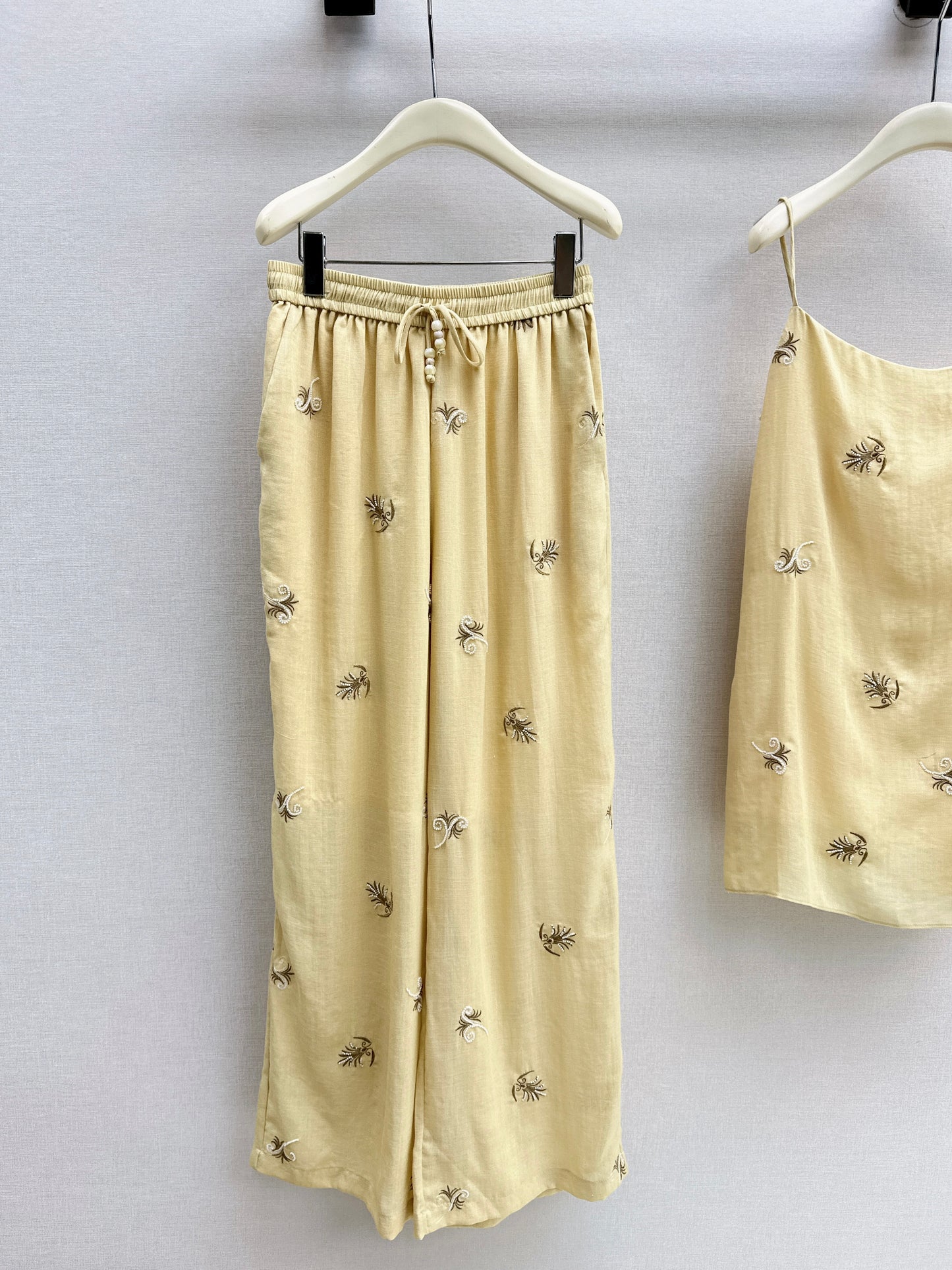 26ss Shallow V-neck Camisole / Straight-leg Wide Pants