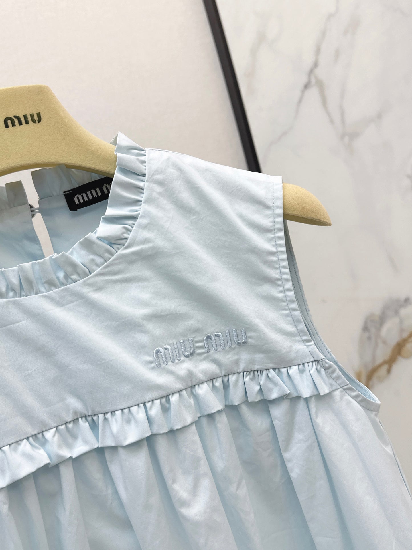26ss Sleeveless Age-Reducing Dress