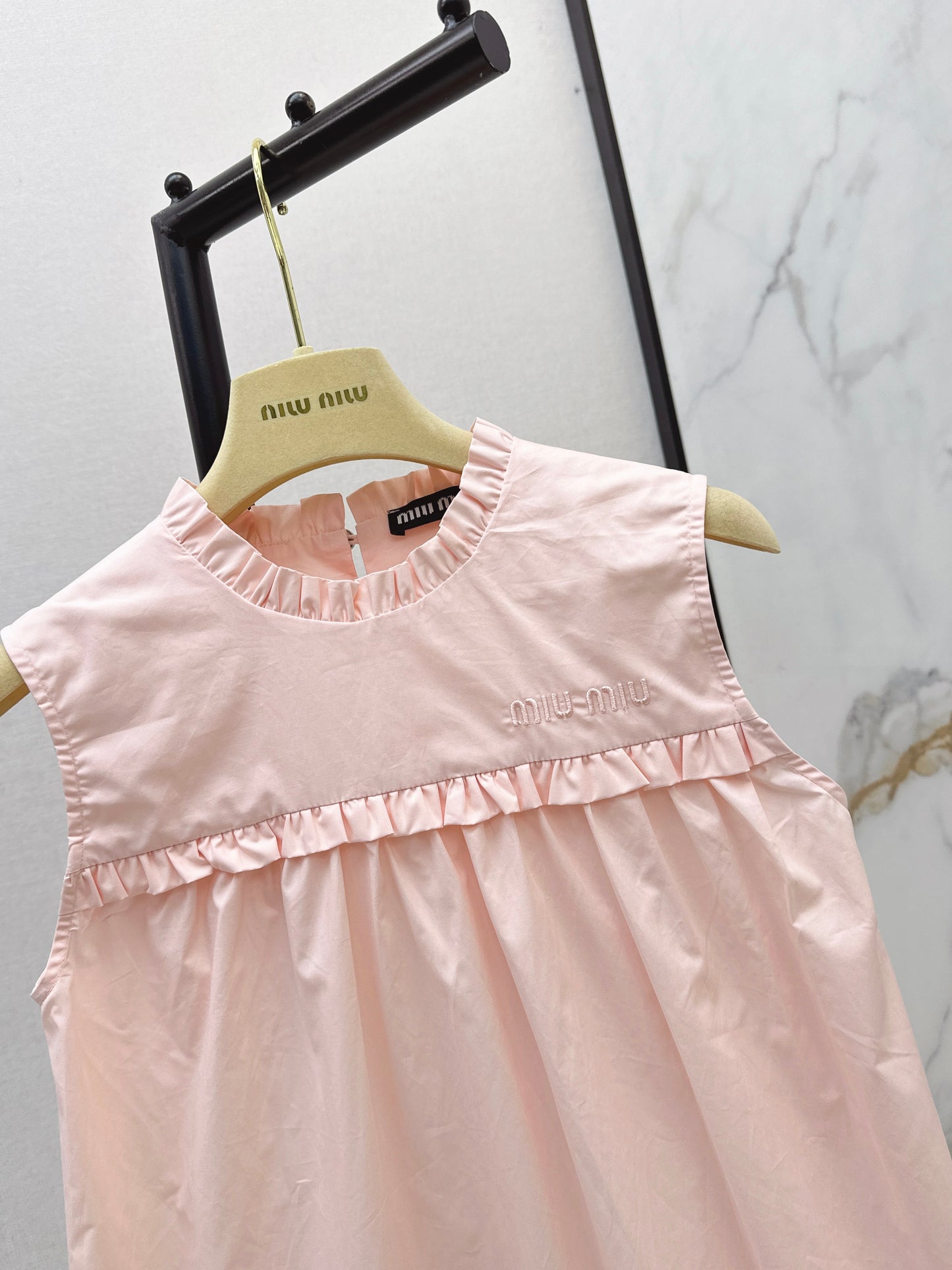 26ss Sleeveless Age-Reducing Dress