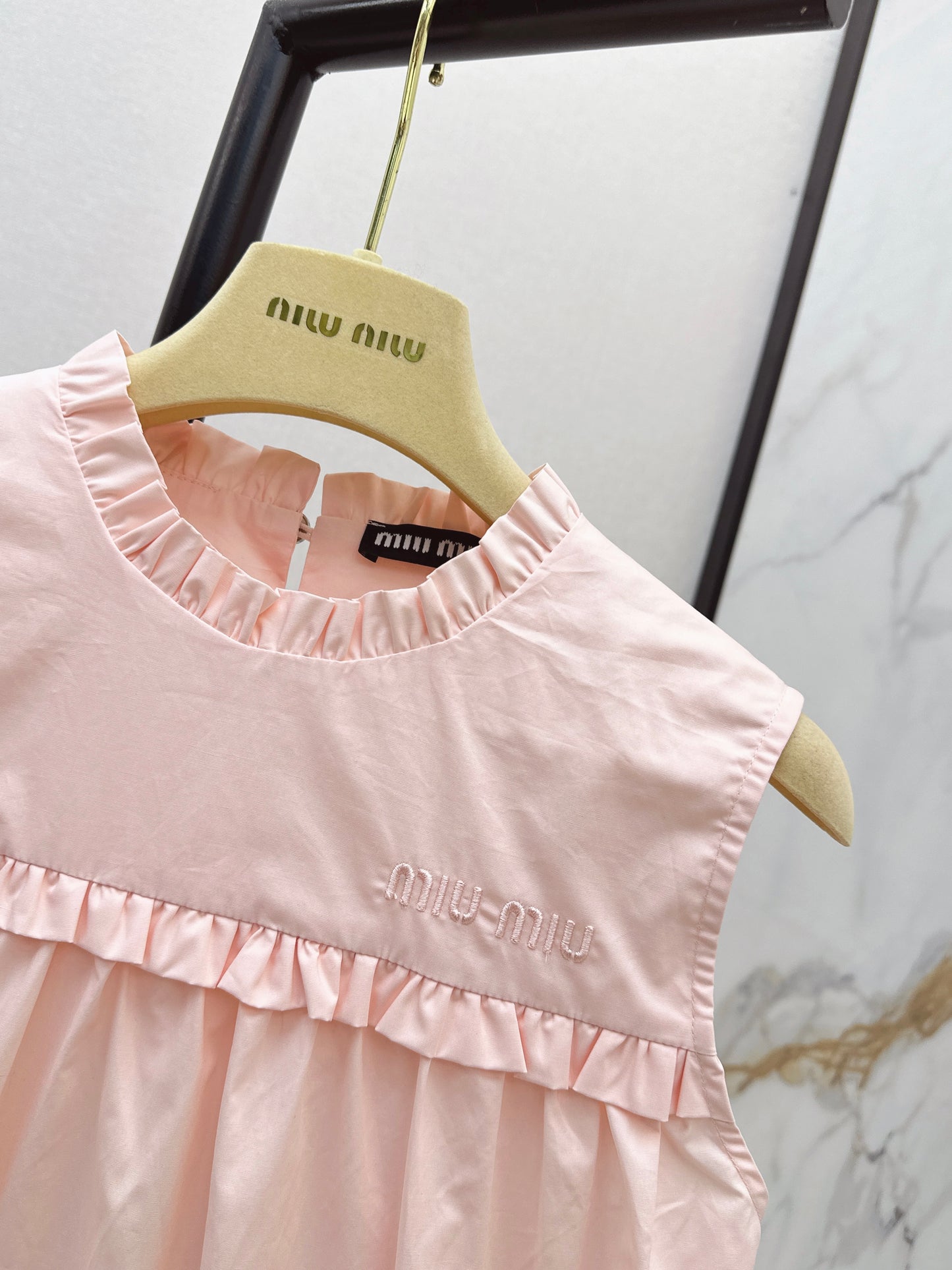 26ss Sleeveless Age-Reducing Dress