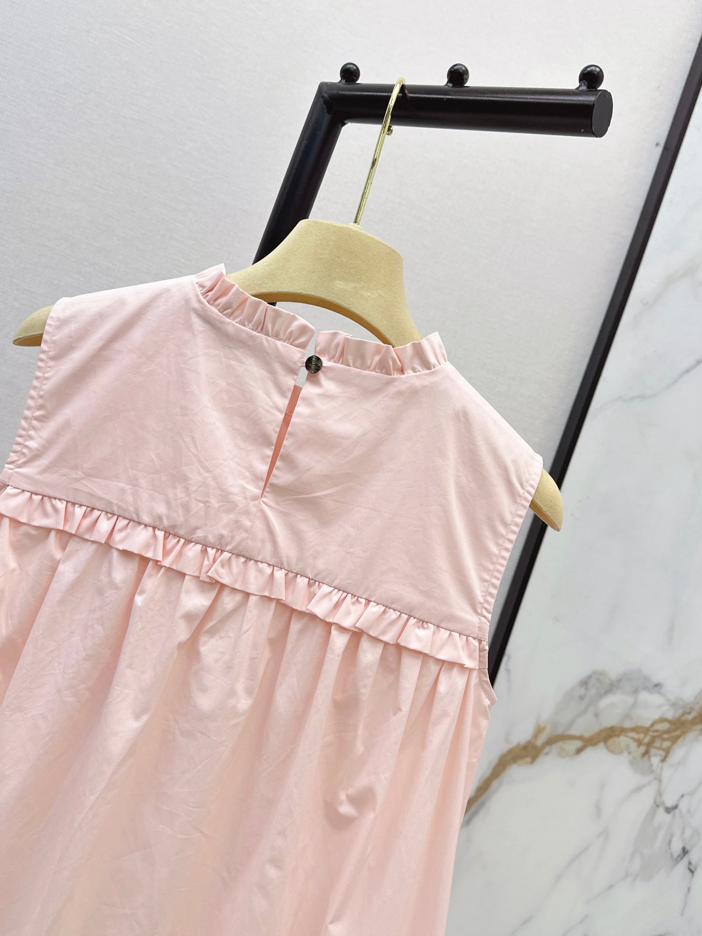 26ss Sleeveless Age-Reducing Dress
