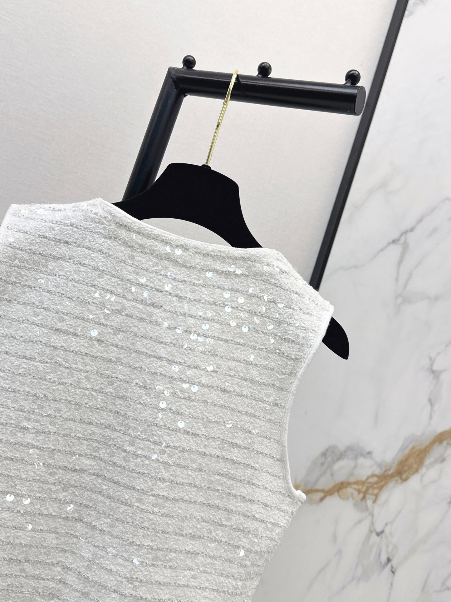 26ss Sequin Yarn V-Neck Vest