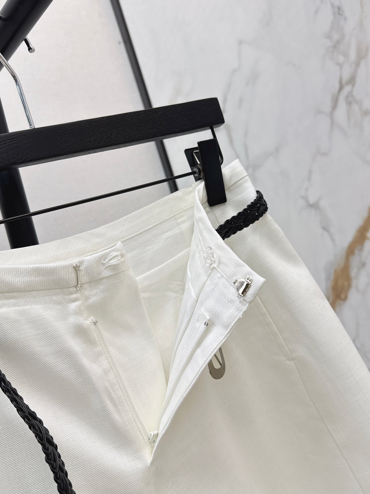 26ss Belt-decorated versatile mid-length pants