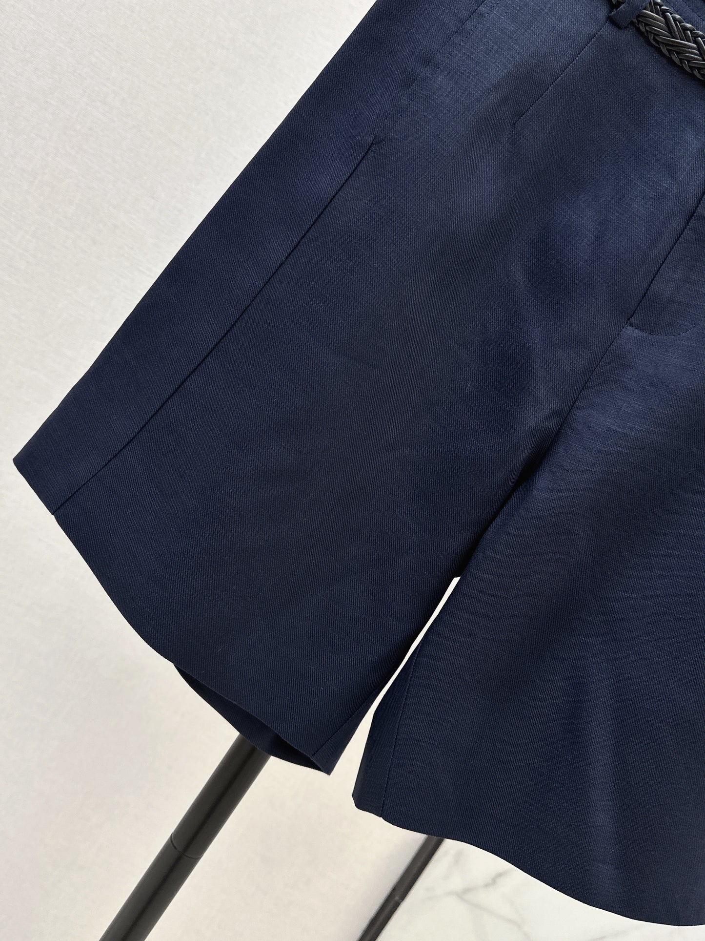 26ss Belt-decorated versatile mid-length pants