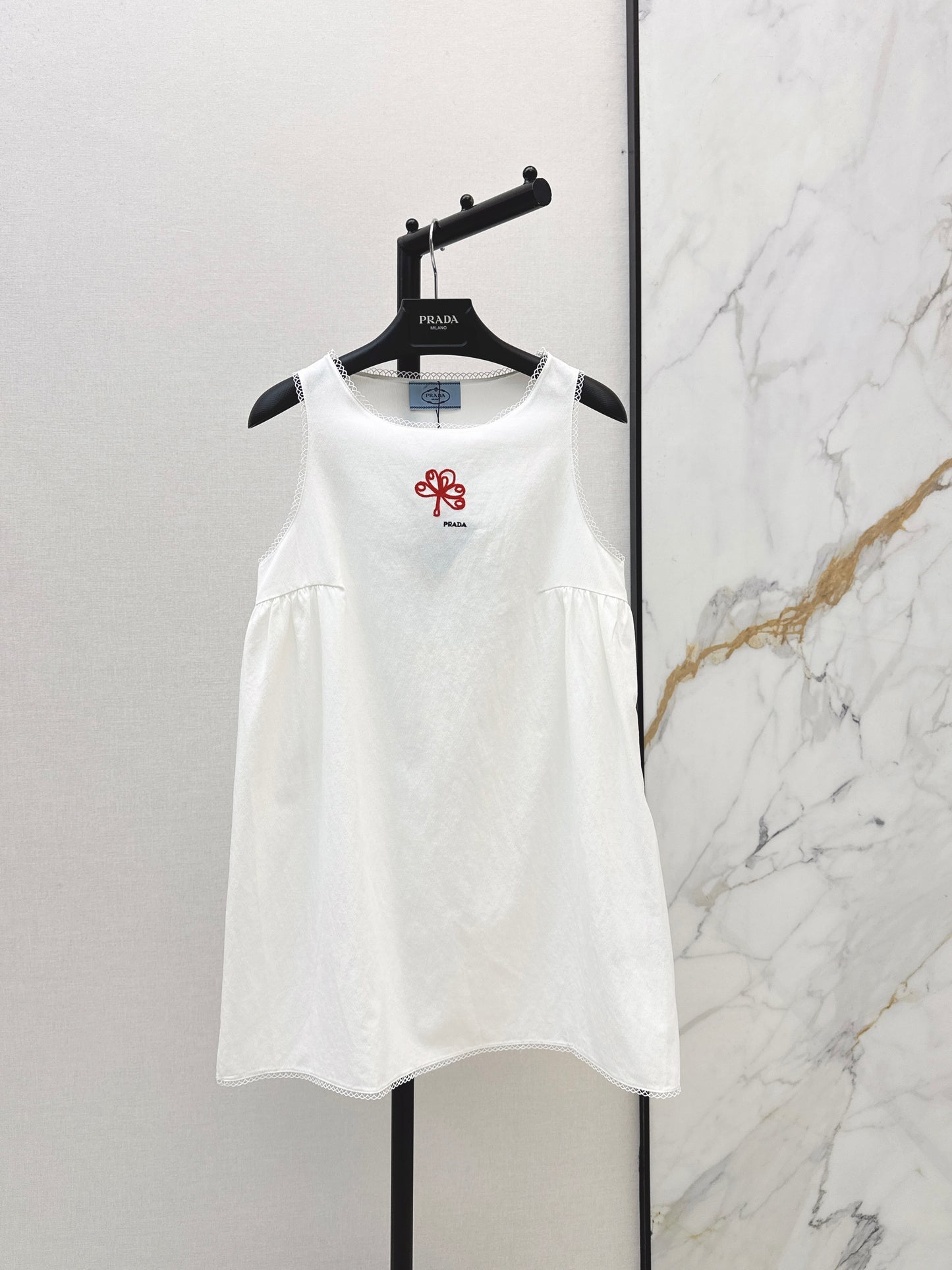 26ss Sleeveless Dress with Embroidered Lace