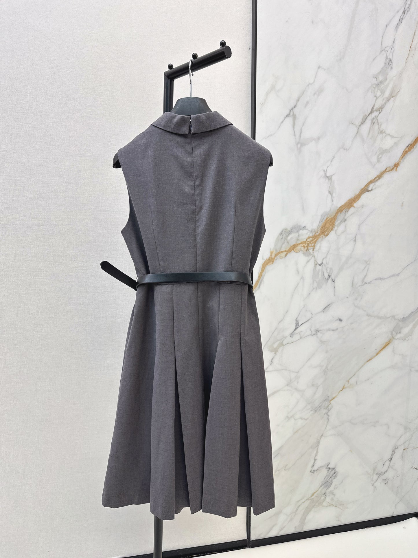 26ss Collared Pleated Dress