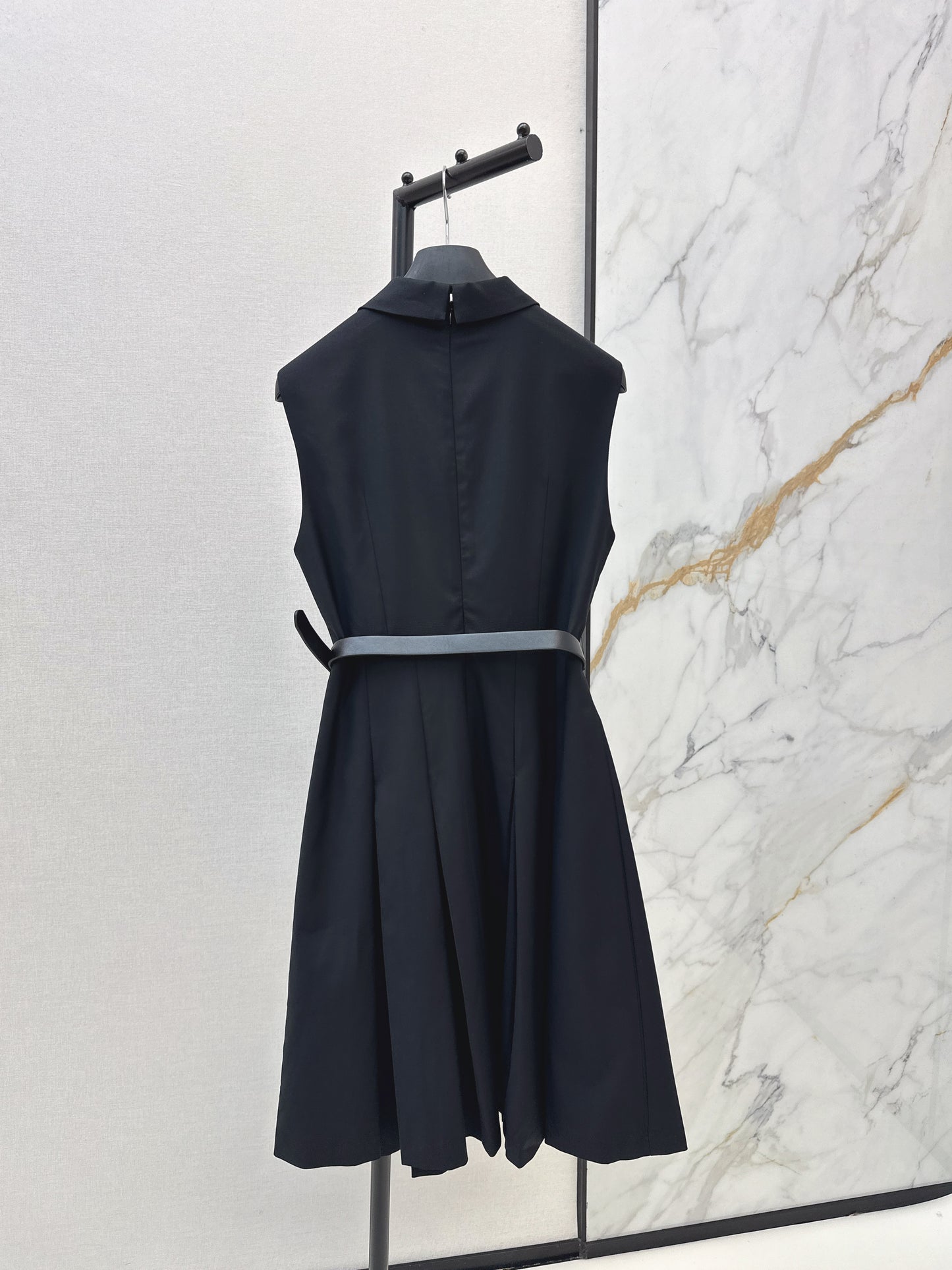 26ss Collared Pleated Dress