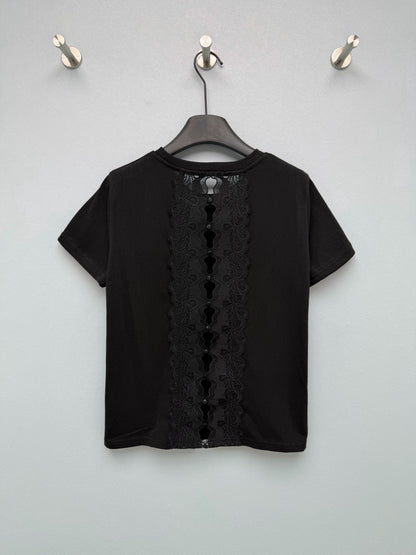 26 New Style: Short-Sleeve T-Shirt with Lace Cutout Back