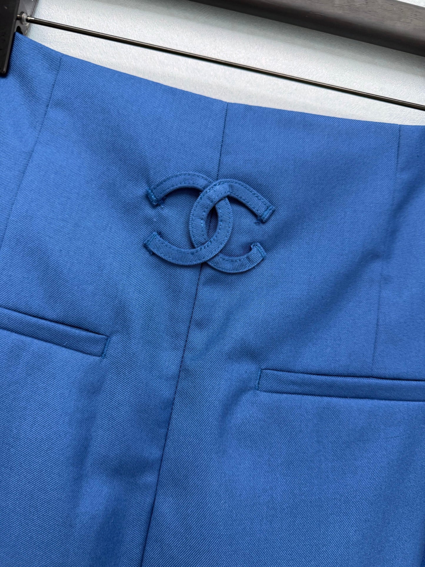 High-Waisted Cropped Trousers with Cuffed Hems