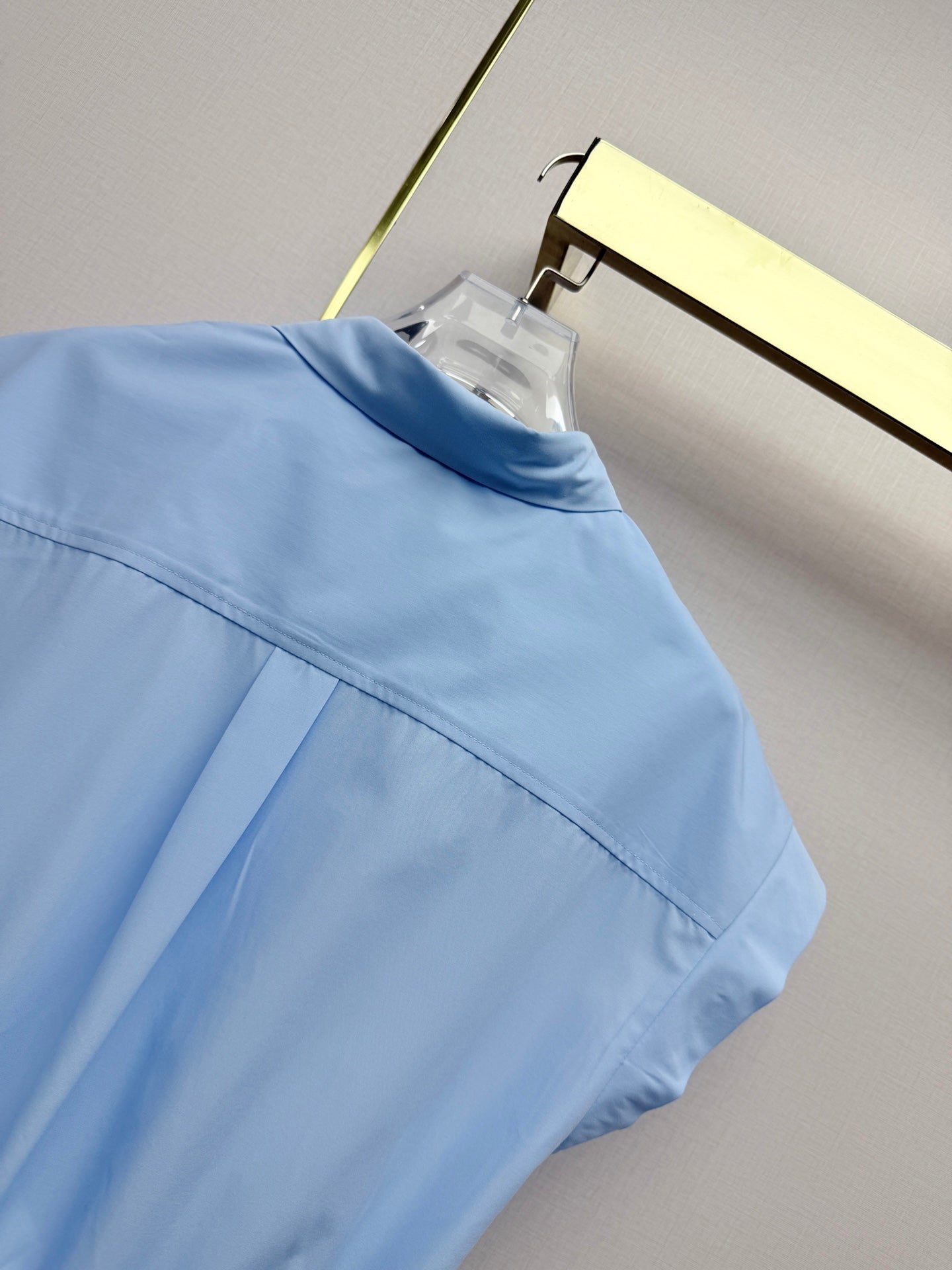 Stand-collar top