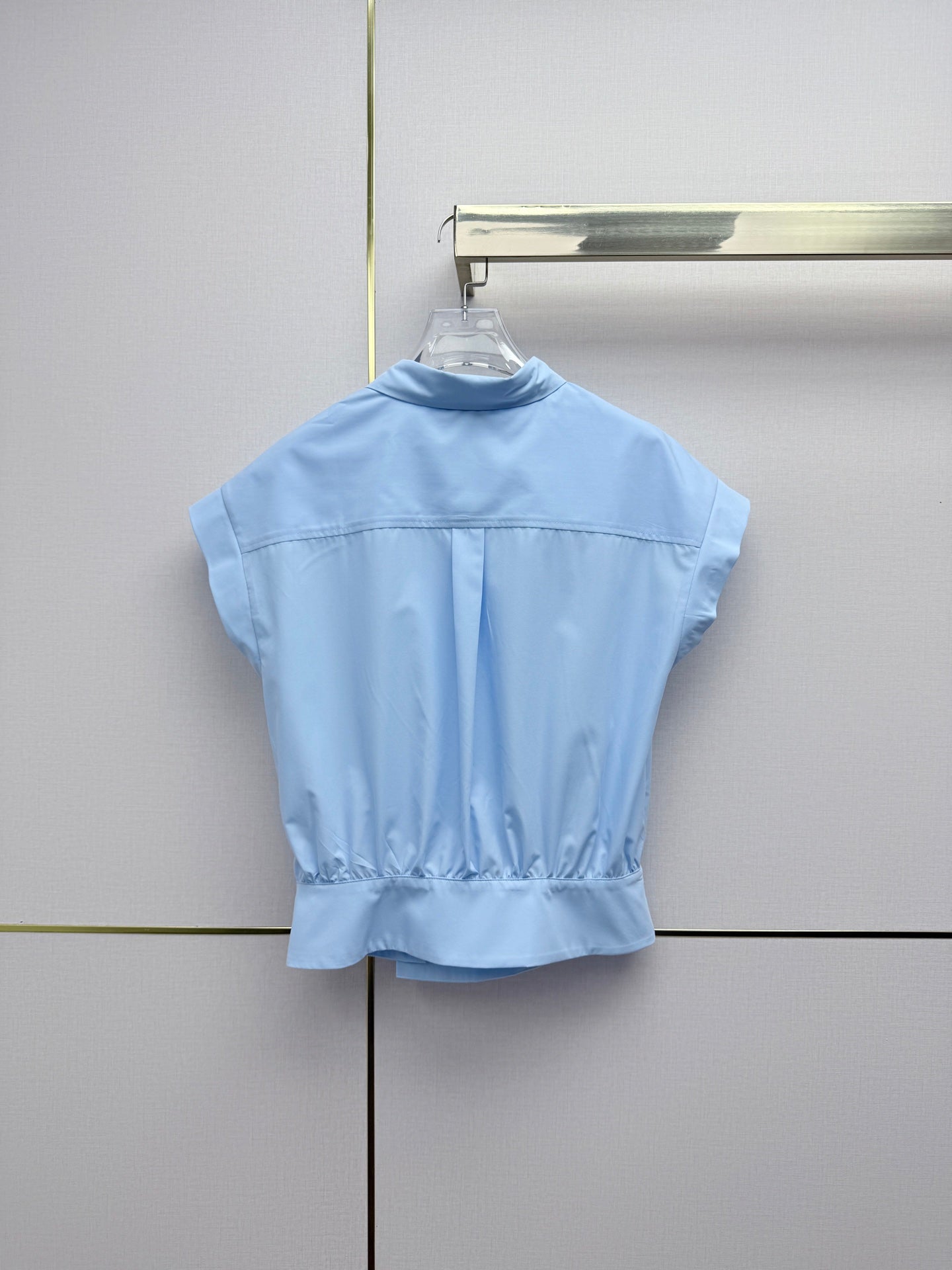 Stand-collar top